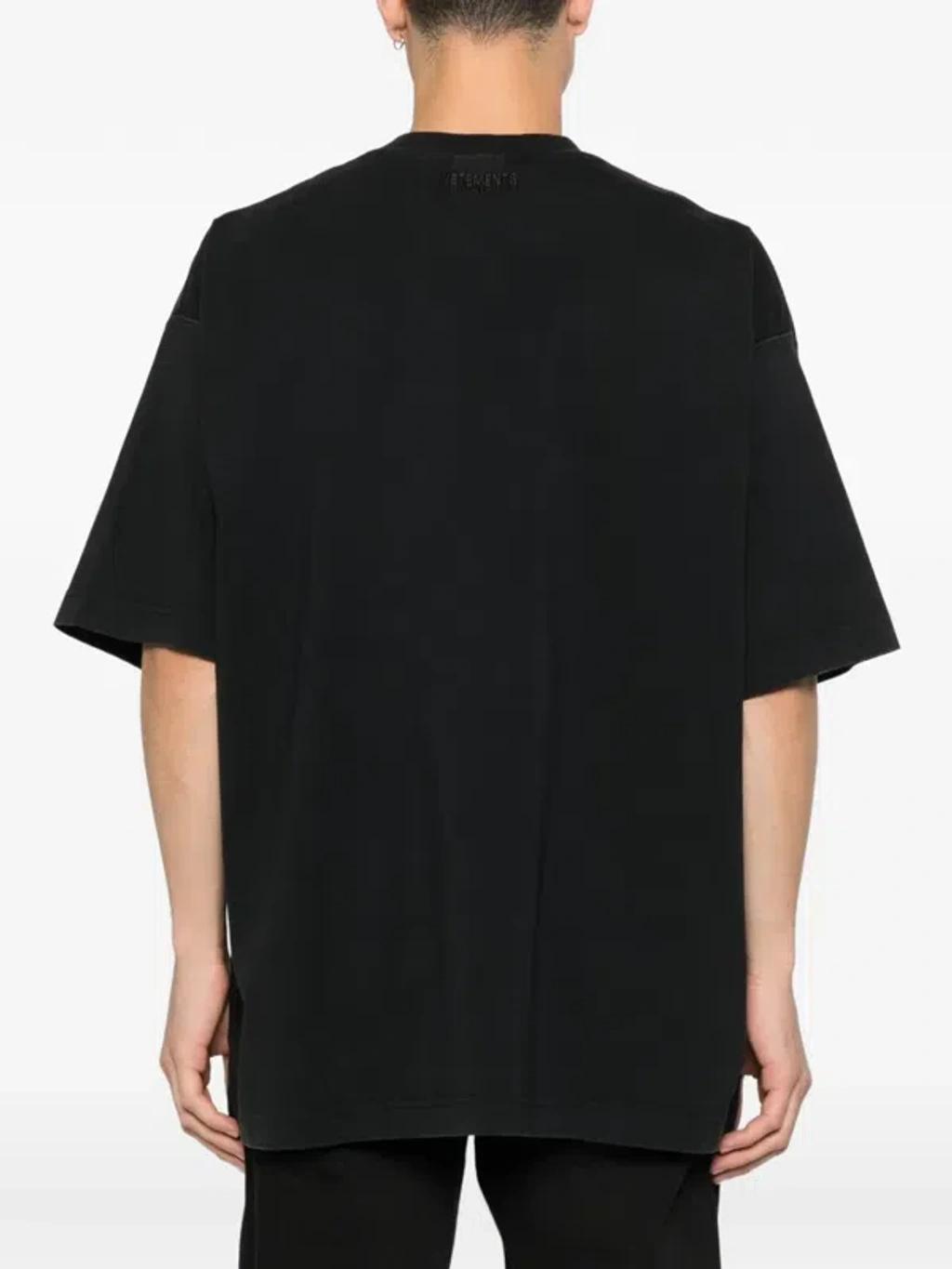 VETEMENTS Printed T-shirt In Black Product Image