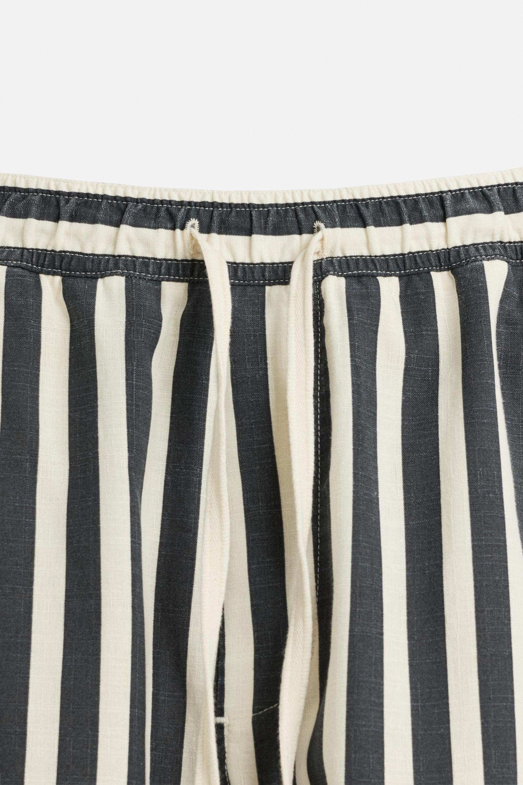JACQUARD TEXTURED SHORTS Product Image