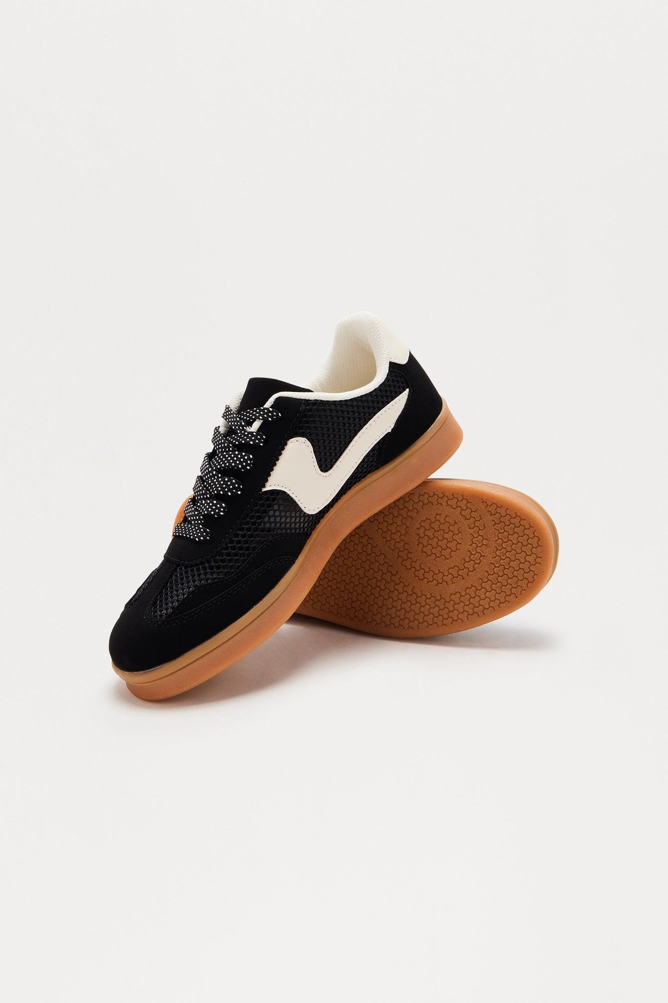 Wayne Low Top Sneakers - Black Product Image