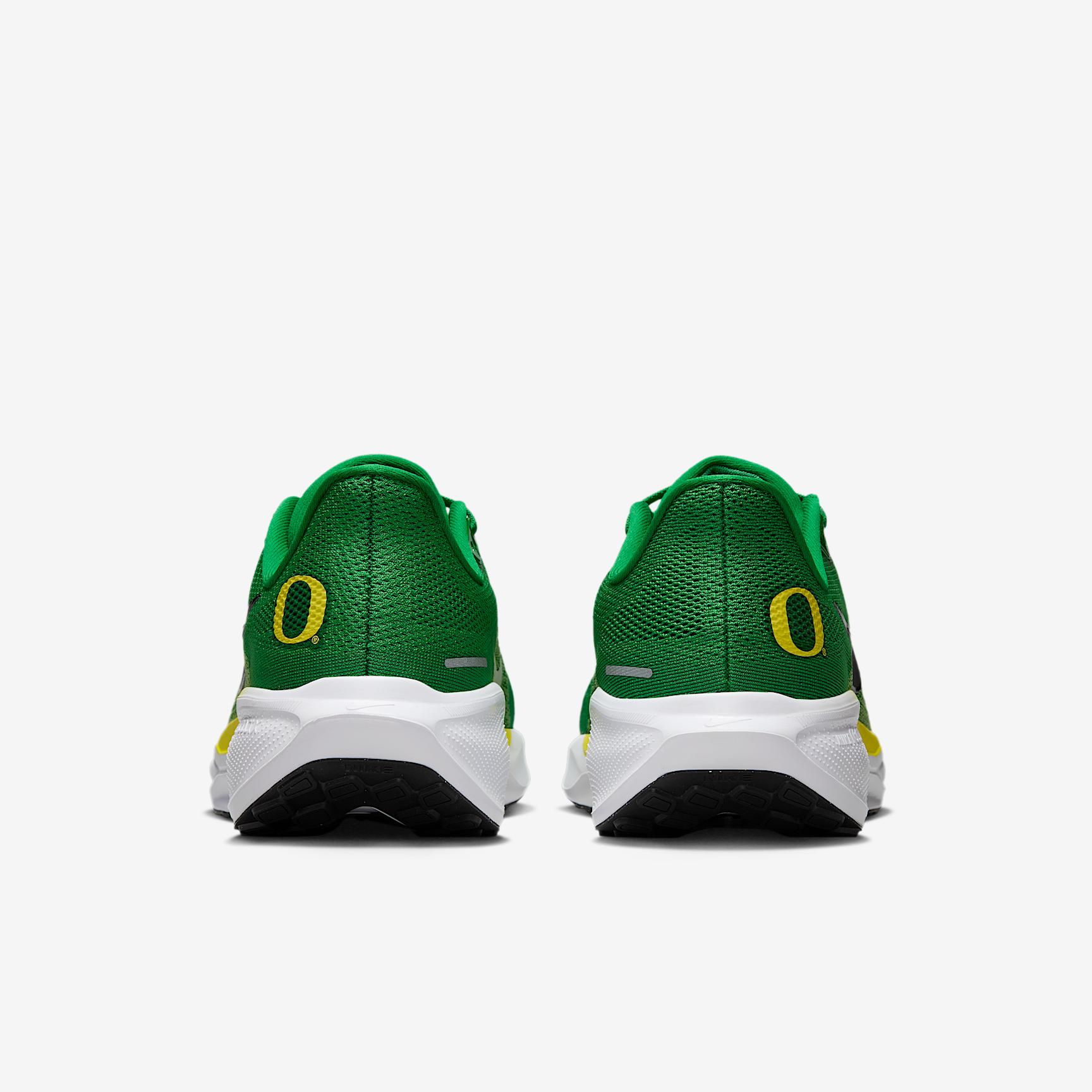 Oregon Pegasus 41 Men's Nike College Road Running Shoes Product Image