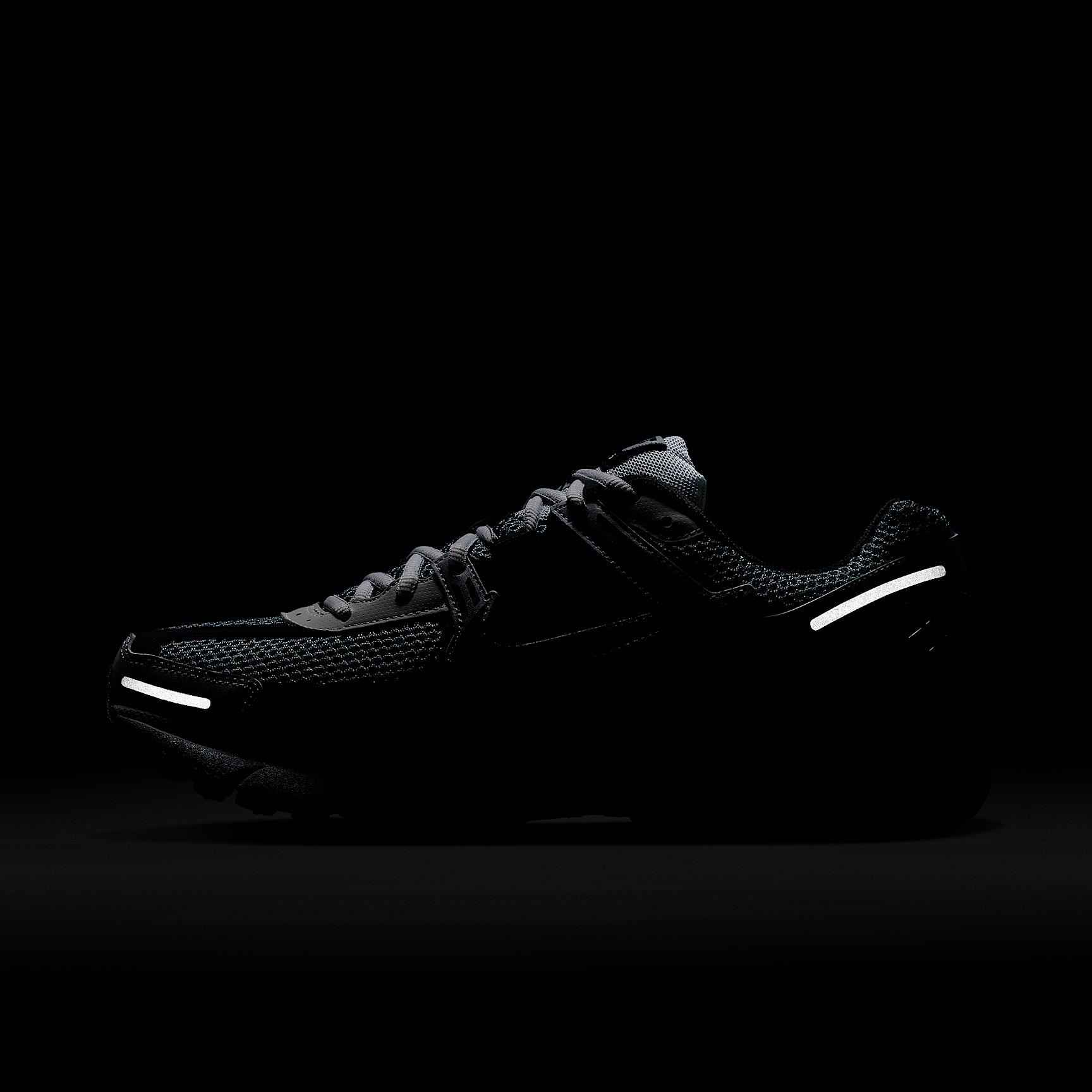 Nike Men's Zoom Vomero 5 Shoes Product Image