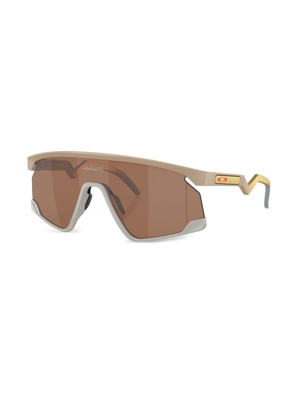 logo-print oversize-frame sunglasses  Product Image