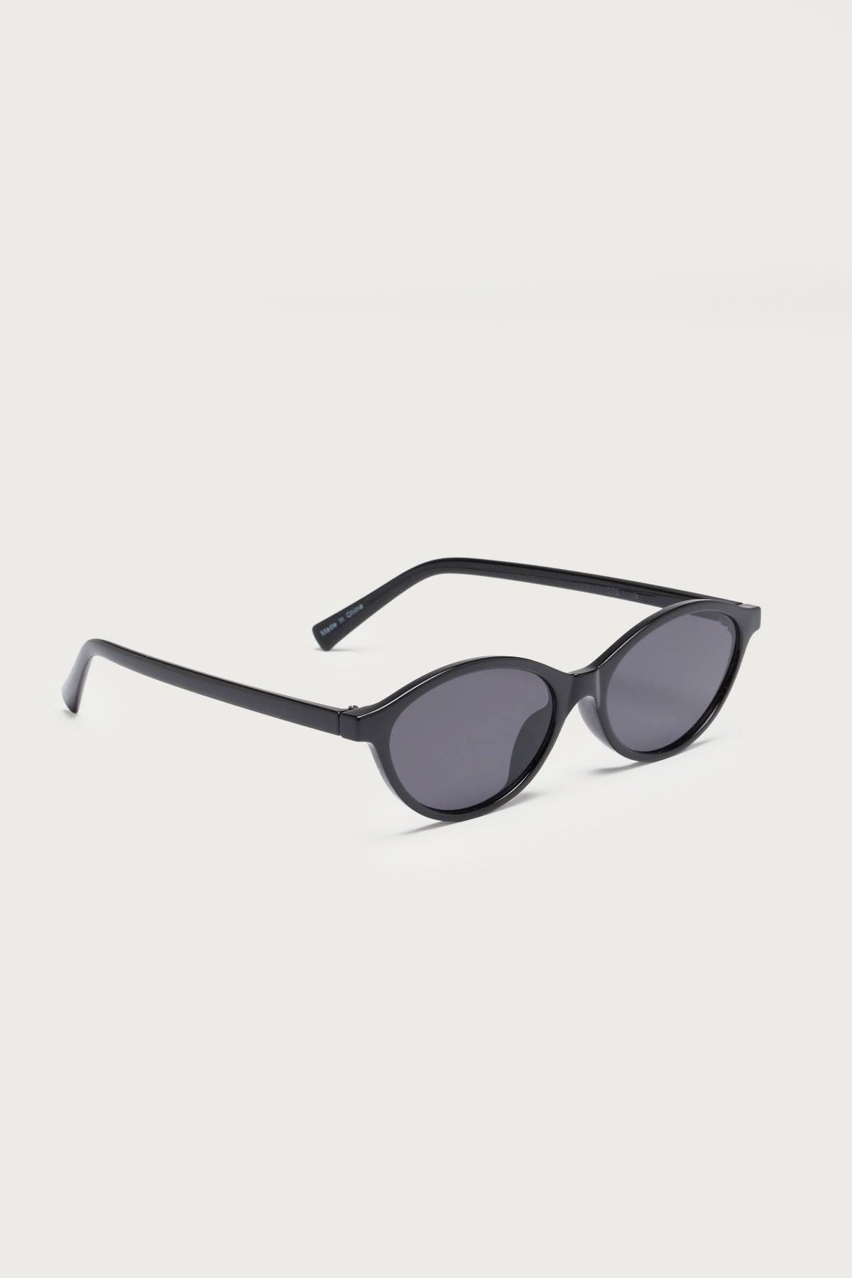 Arlo Oval Sunglasses Product Image