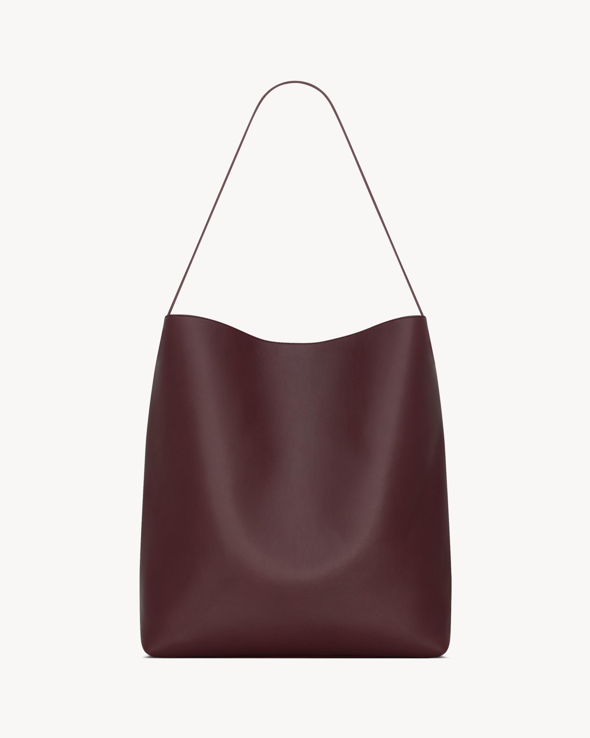 BOLD hobo bag in smooth leather Product Image