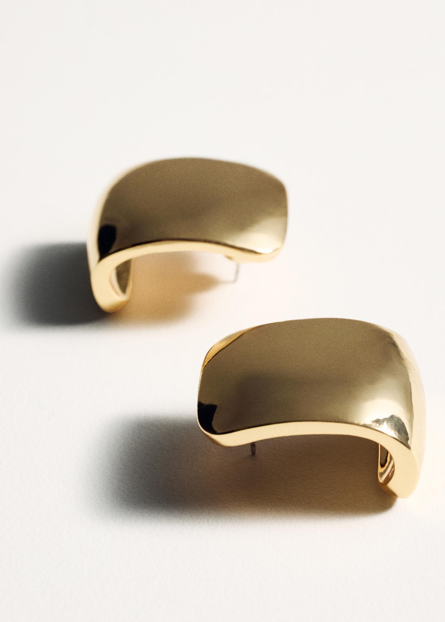 Volume hoop earrings - Women | MANGO USA Product Image