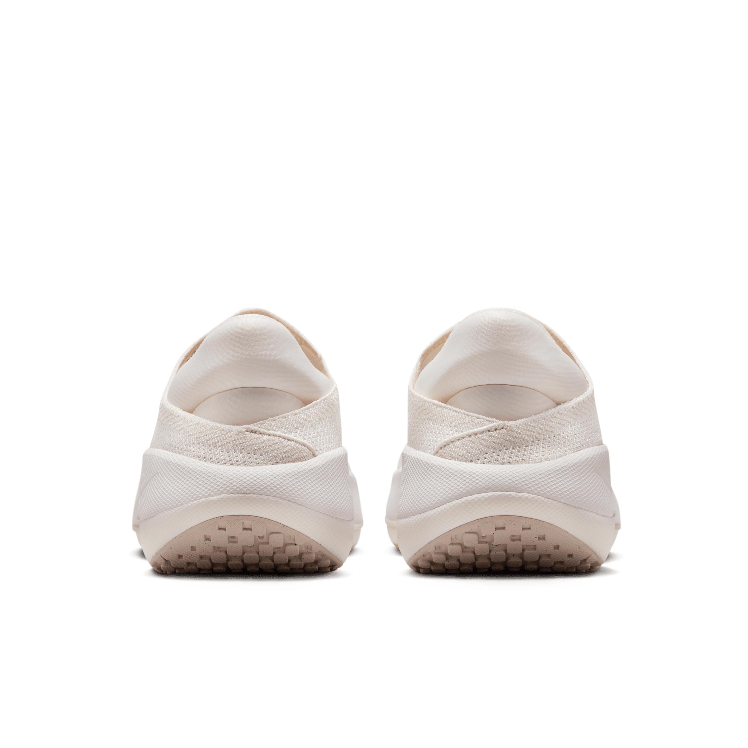 Nike Women's Reina EasyOn Shoes Product Image