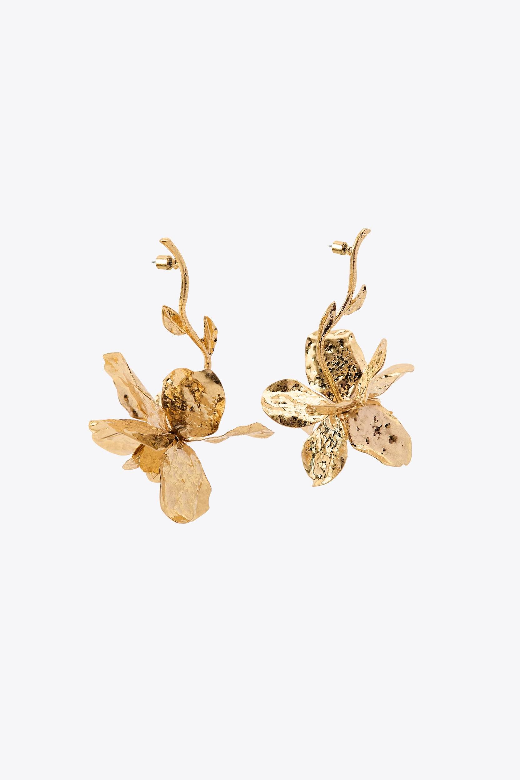 TEXTURED FLOWER EARRINGS Product Image