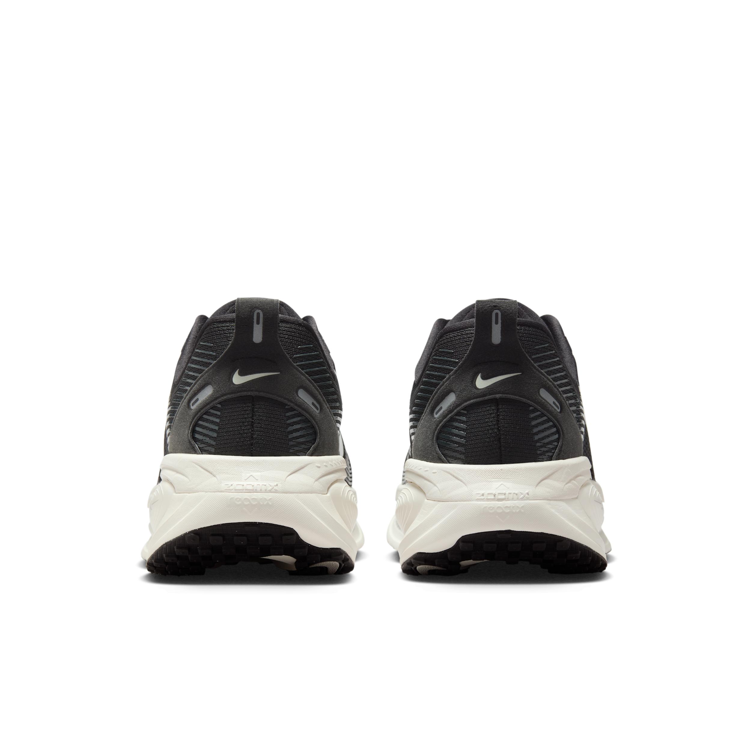 Nike Men's Vomero 18 Road Running Shoes (Extra Wide) Product Image