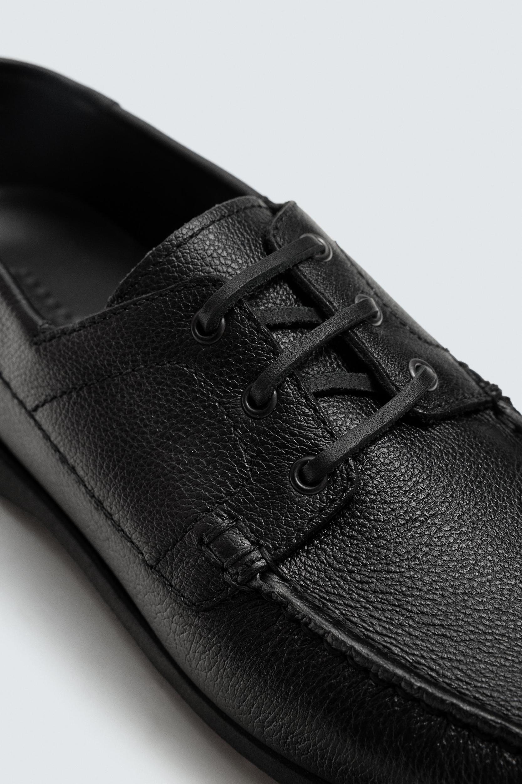 LEATHER DECK SHOES Product Image