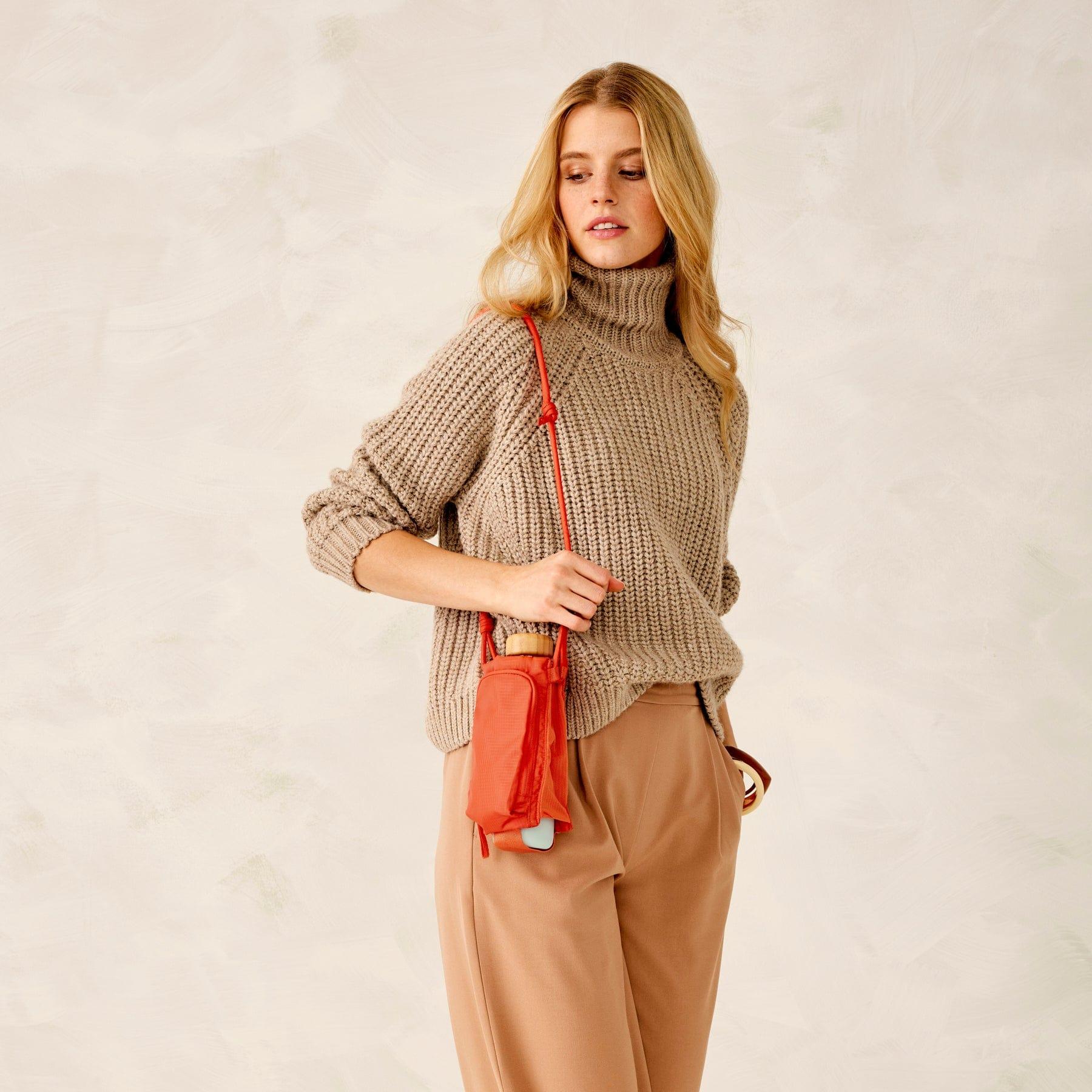 Carew Hydration Crossbody Product Image