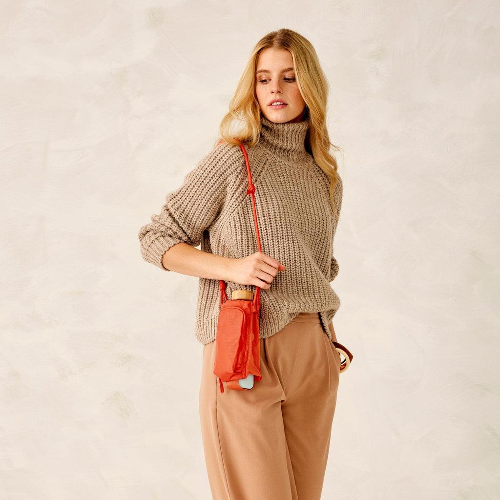 Carew Hydration Crossbody Product Image