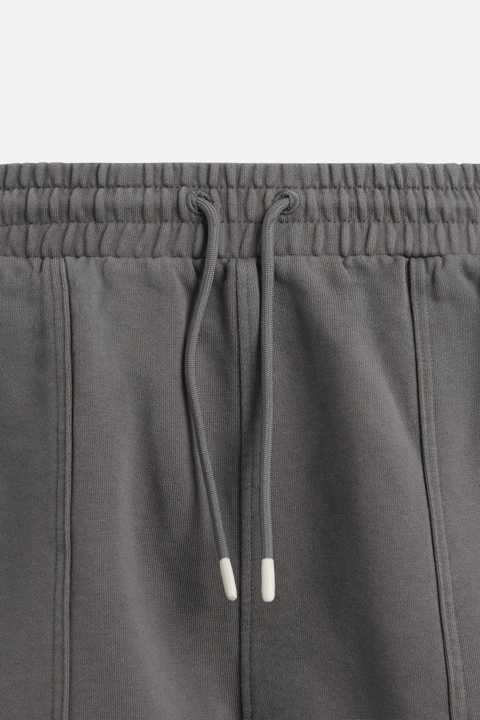 RELAXED FIT JOGGER SHORTS Product Image