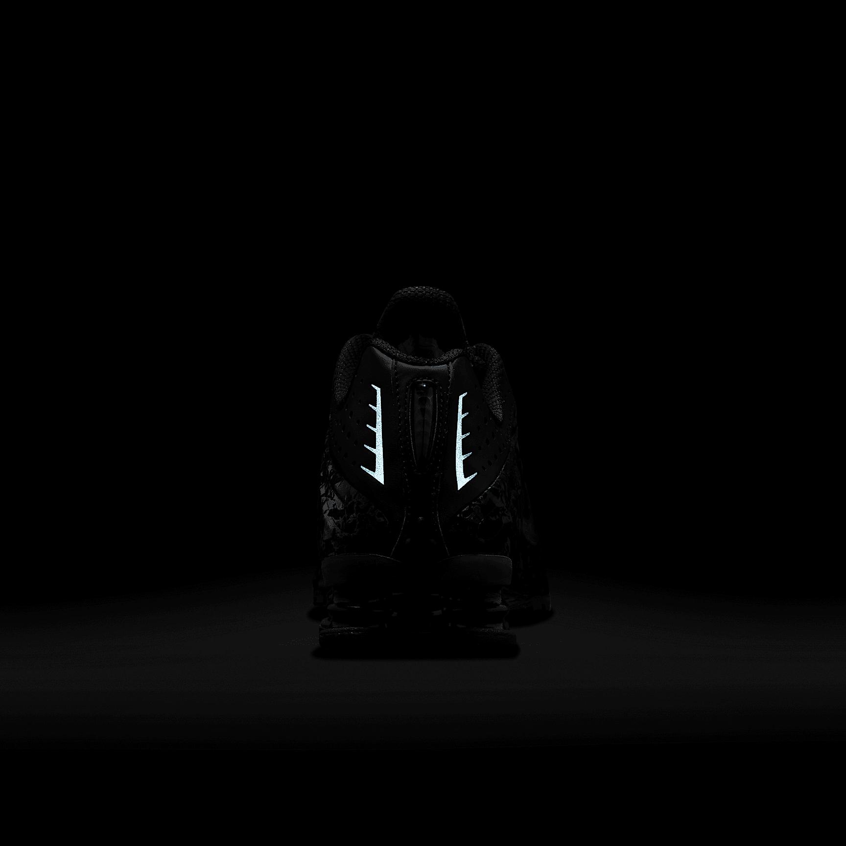 Nike Womens Shox R4 Shoes | HV0934-002 Product Image