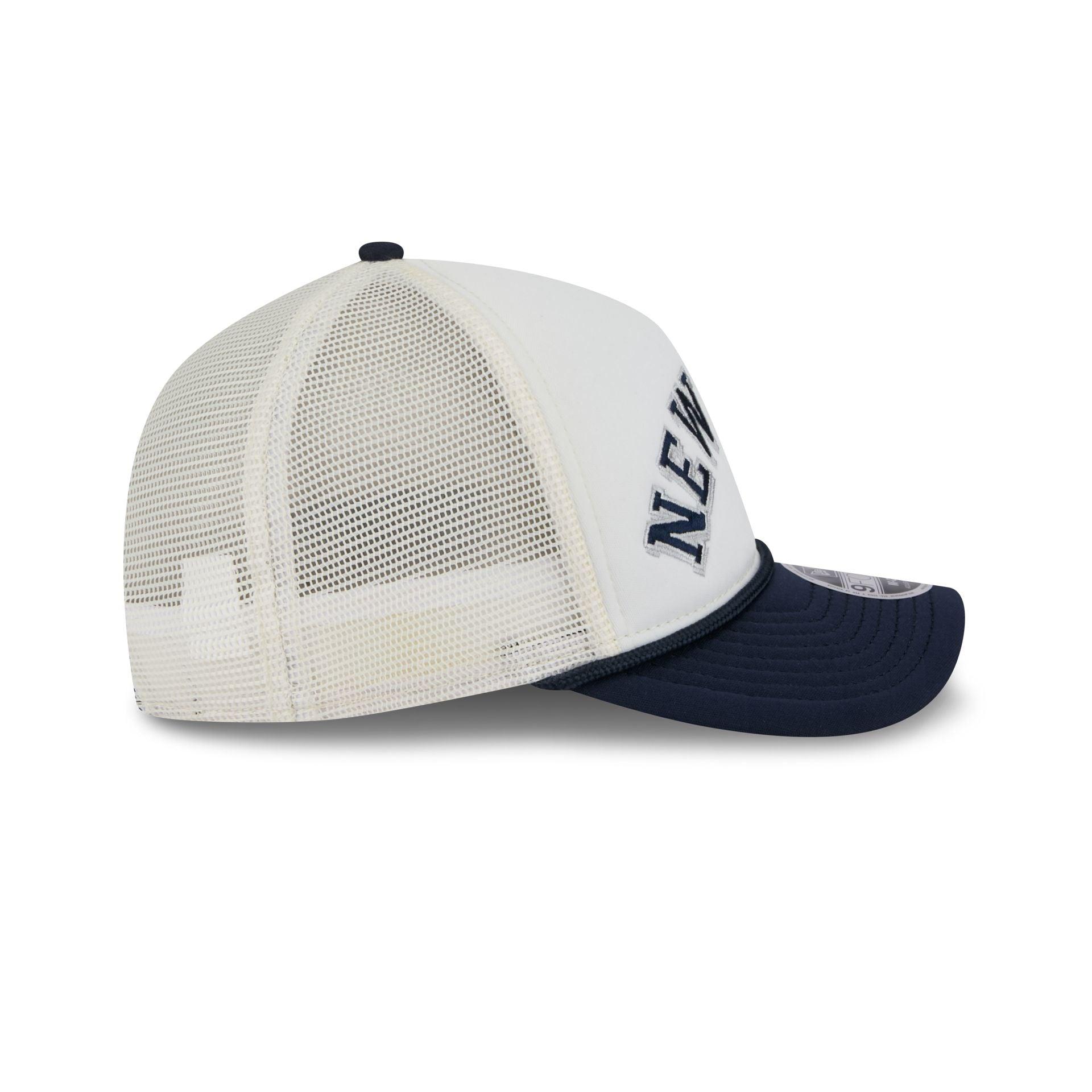New York Yankees Chrome Arch 9FORTY M-Crown A-Frame Trucker Hat Male Product Image