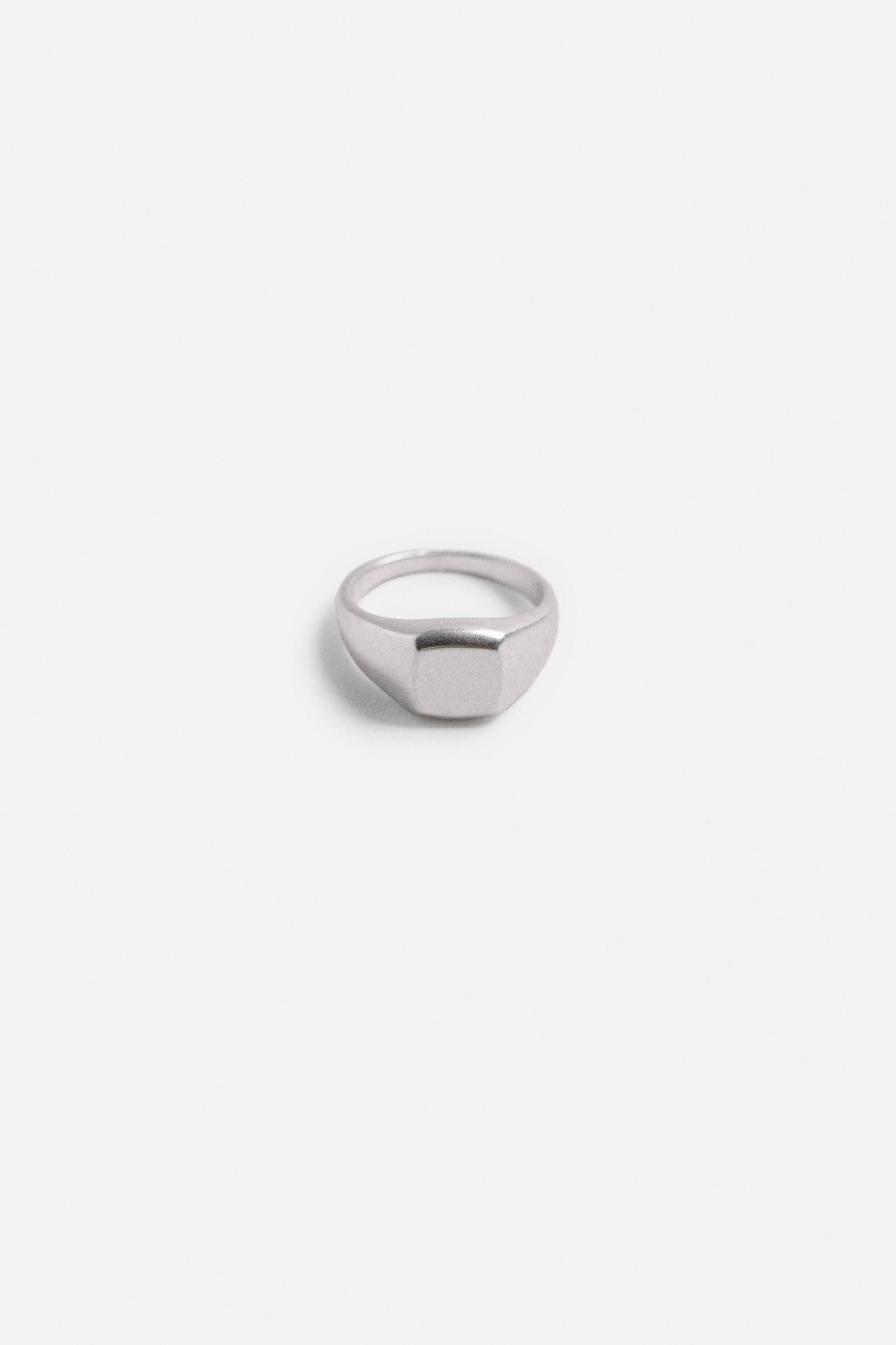 SIGNET RING Product Image