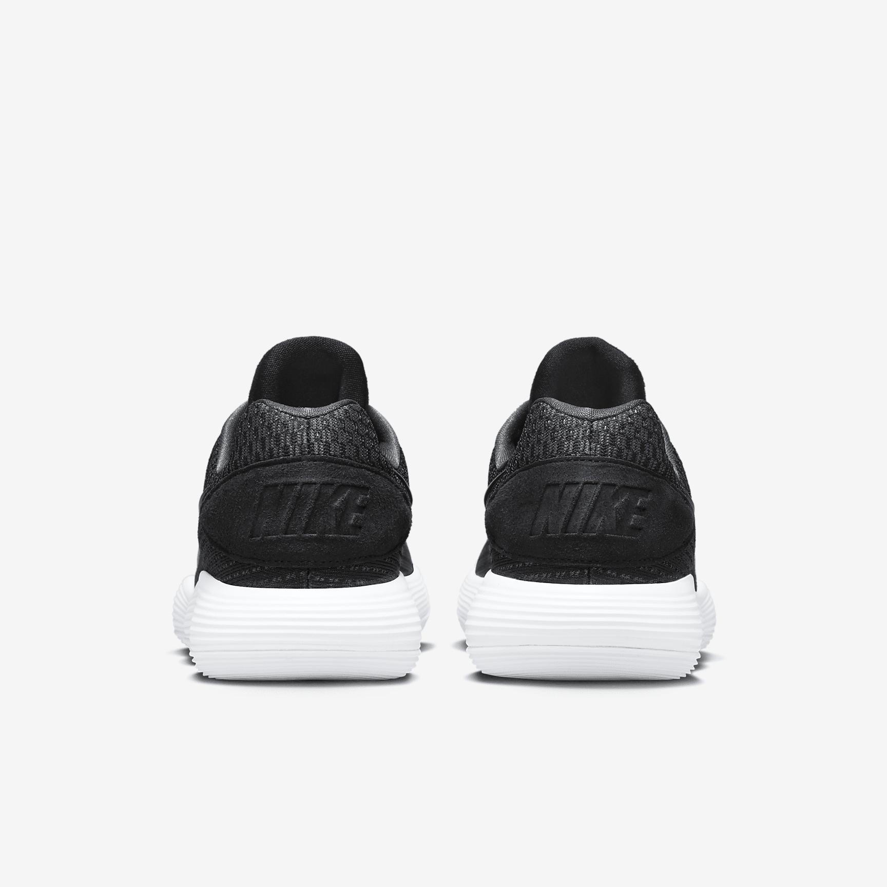 Nike Hyperdunk 2017 Low Basketball Shoes Product Image