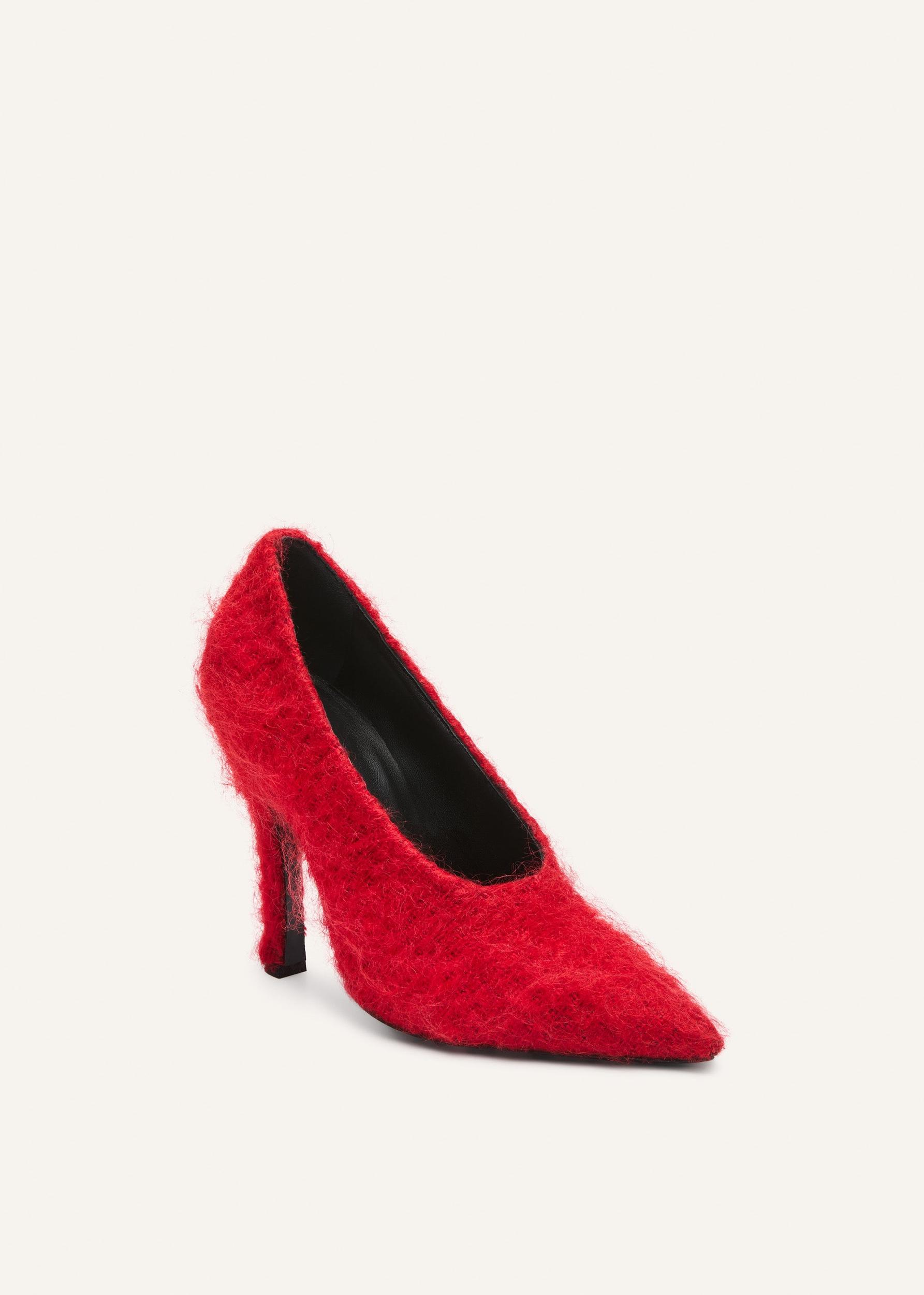 Loomed sculptural pumps in red Product Image