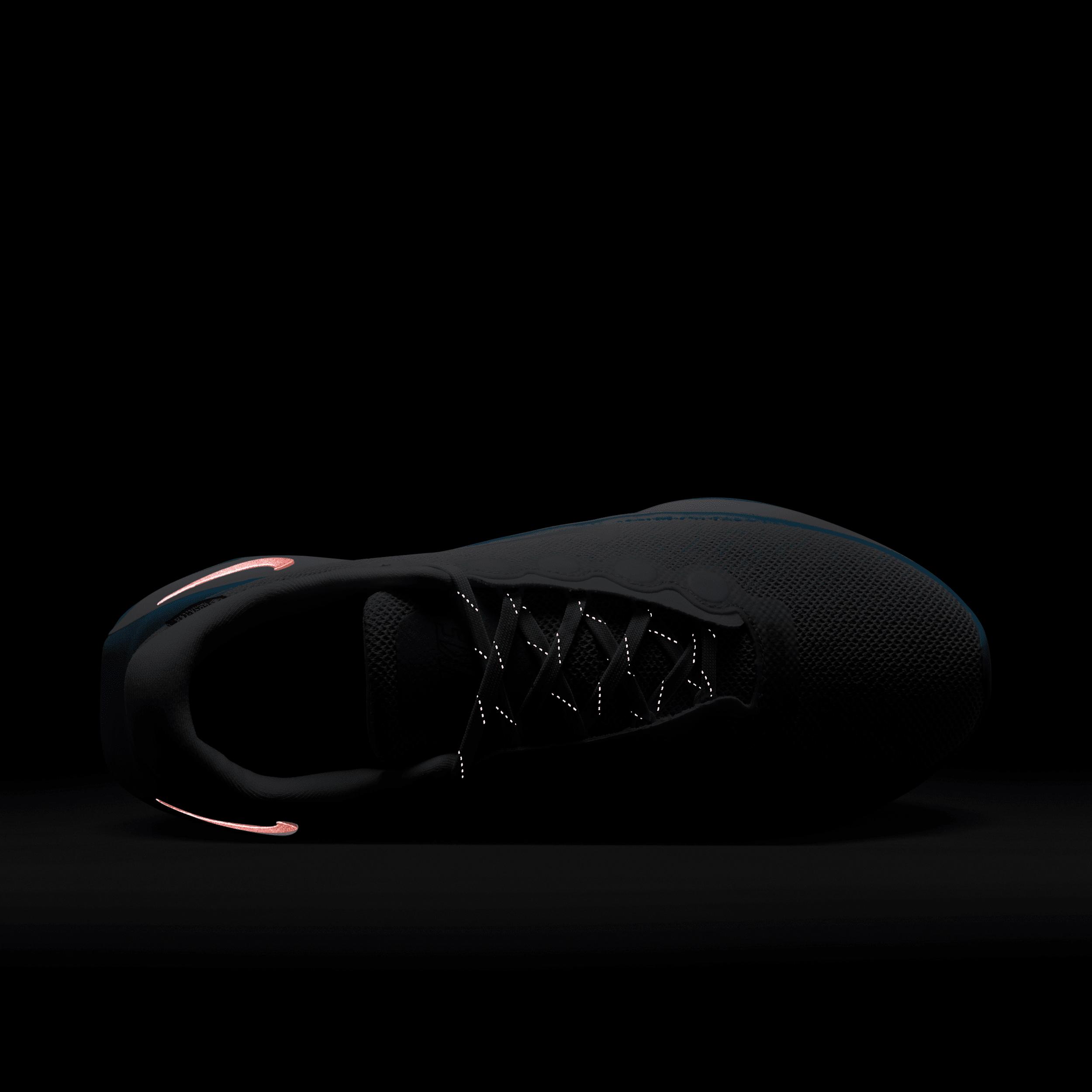 Nike Women's Motiva GORE-TEX Waterproof Walking Shoes Product Image