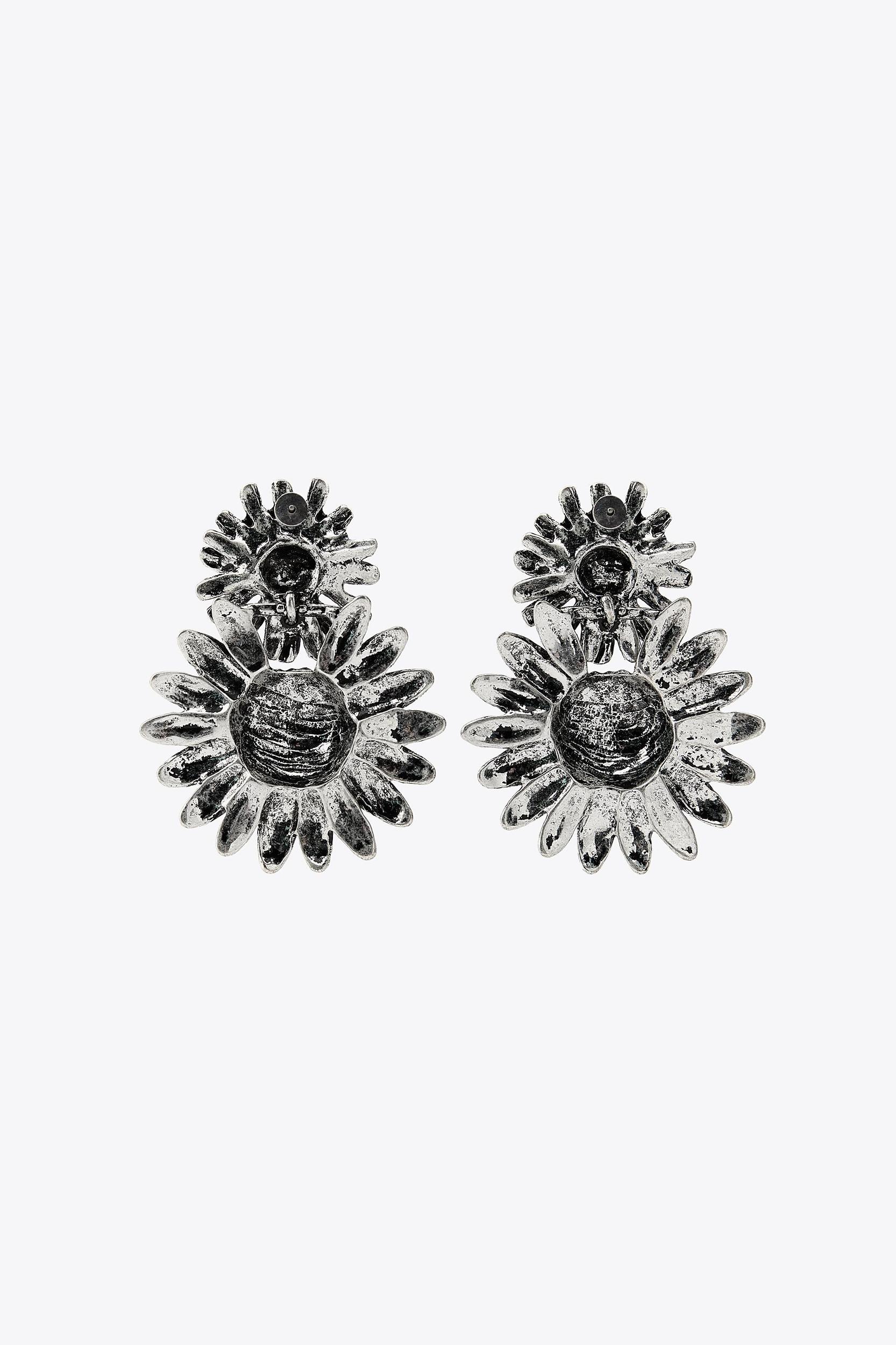 FLOWER CHAIN CHOKER NECKLACE Product Image