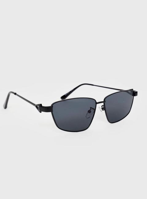 Aletta Sunglasses Black Product Image