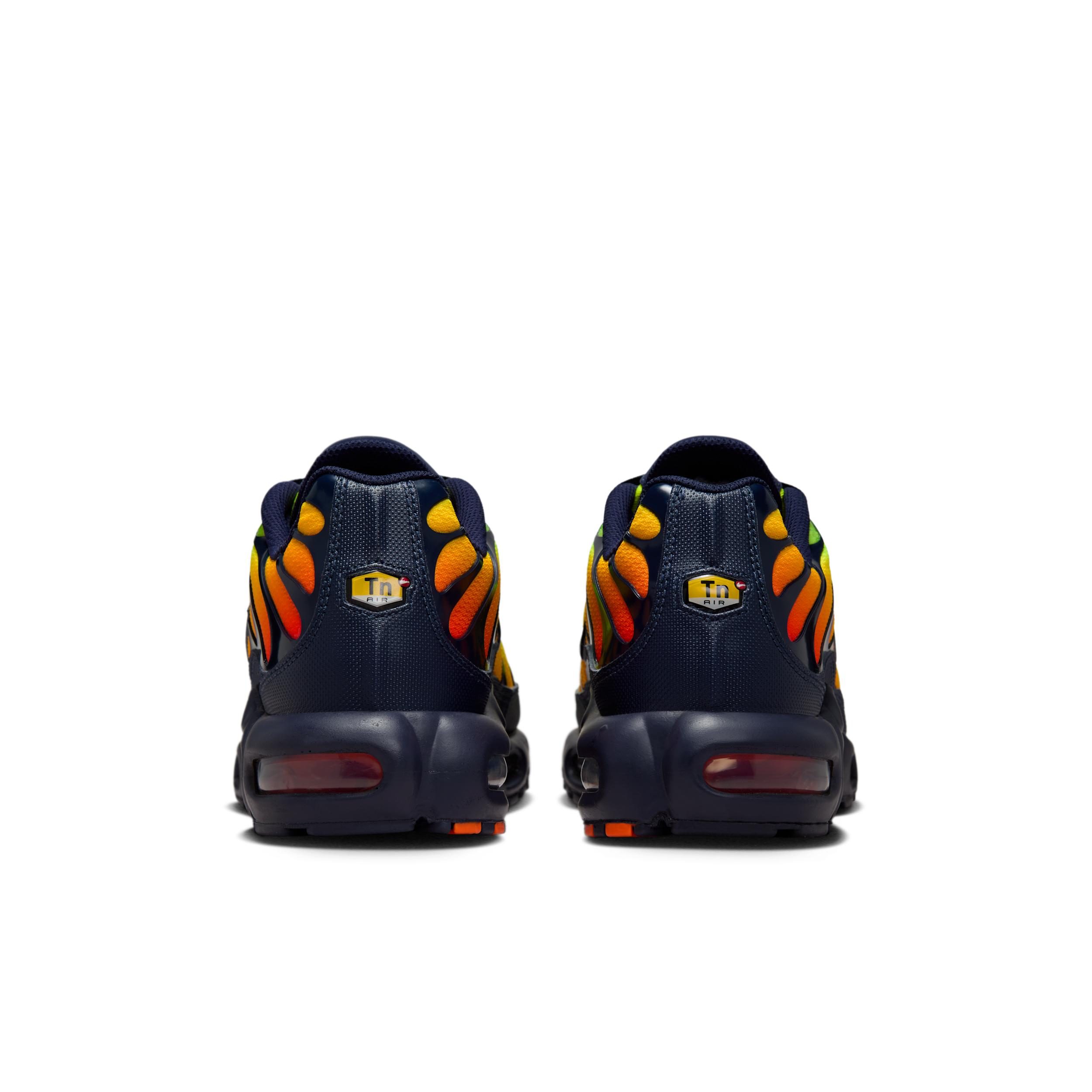 Nike Mens Air Max Plus Shoes | DM0032-701 Product Image