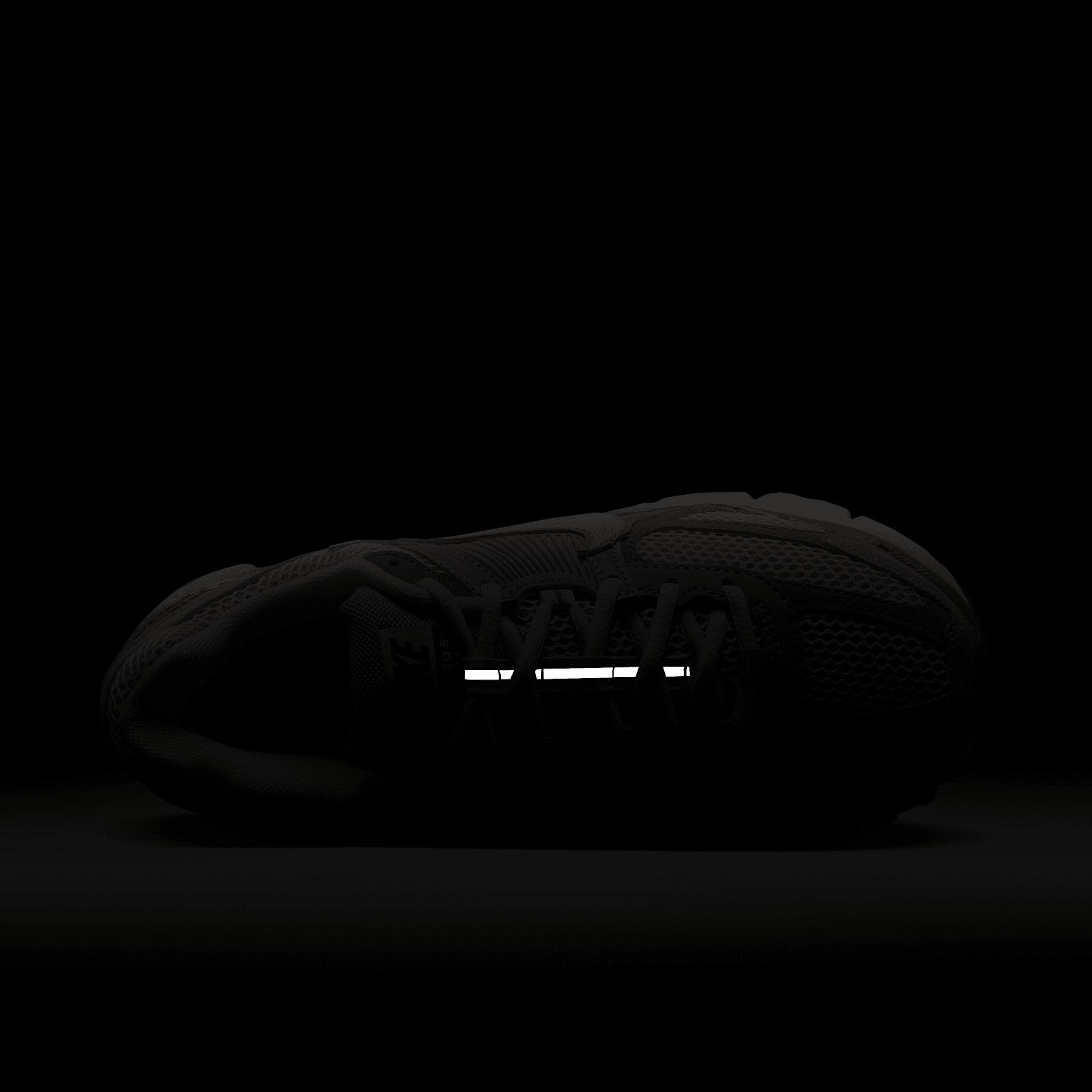 Nike Womens Zoom Vomero Shoes | HV0826-247 Product Image