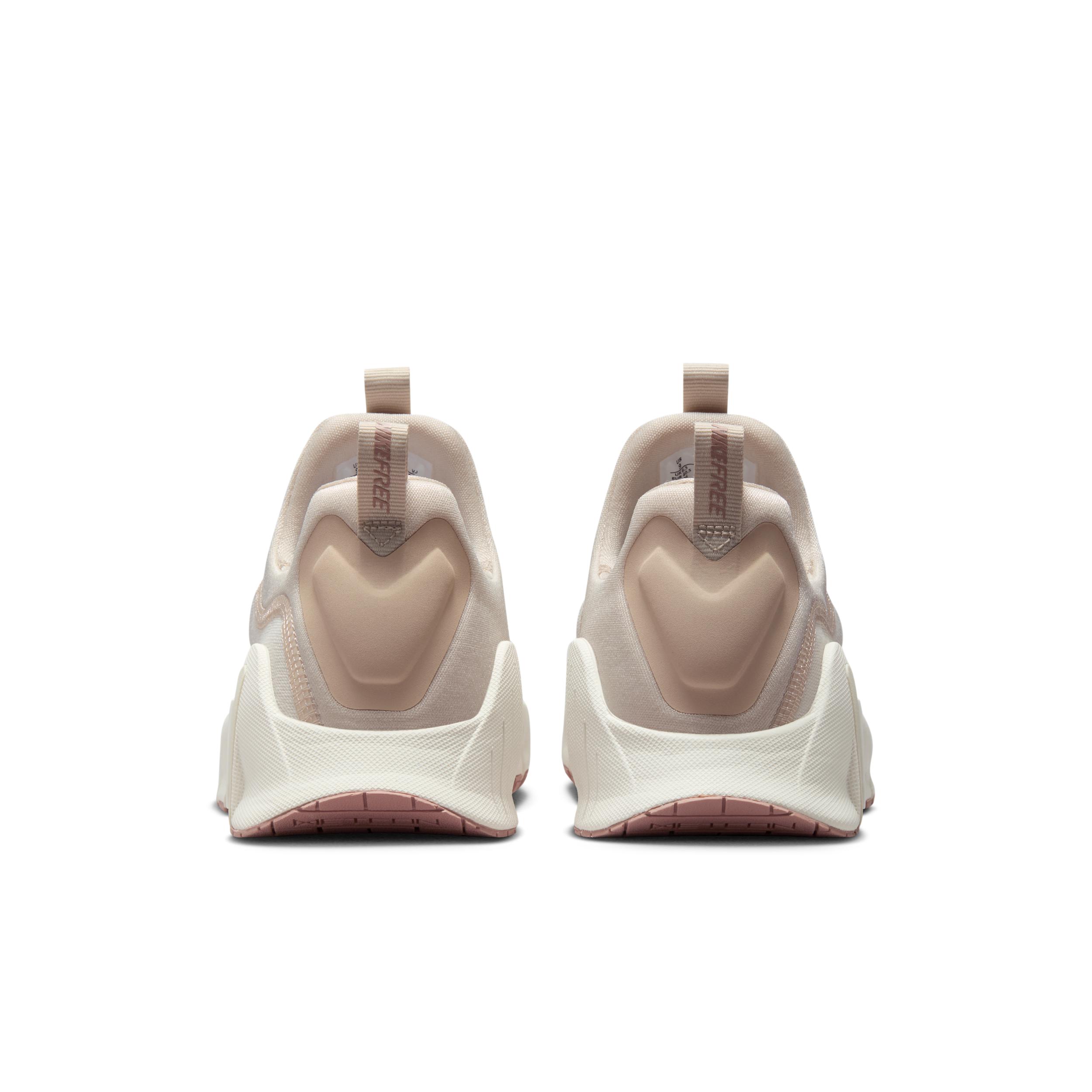 Nike Womens Free Metcon 6 Workout Shoes | FJ7126-011 Product Image