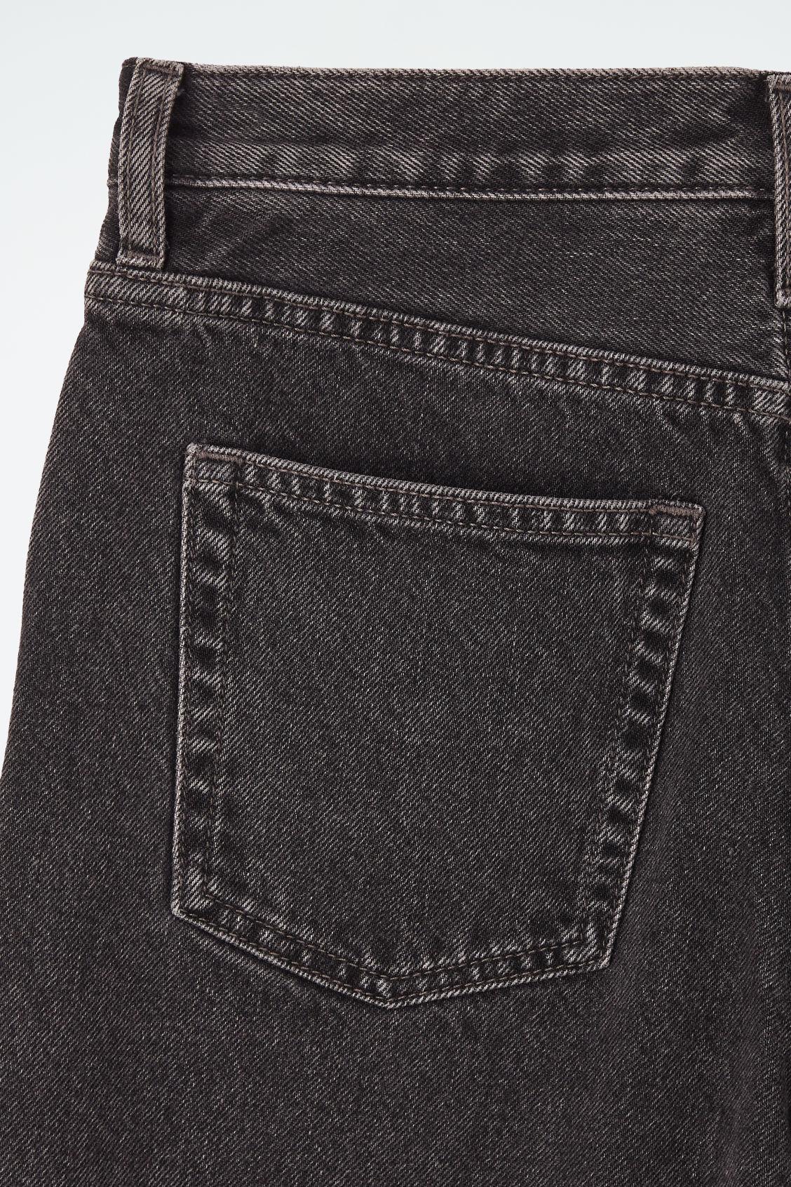 ARCH TAPERED JEANS Product Image