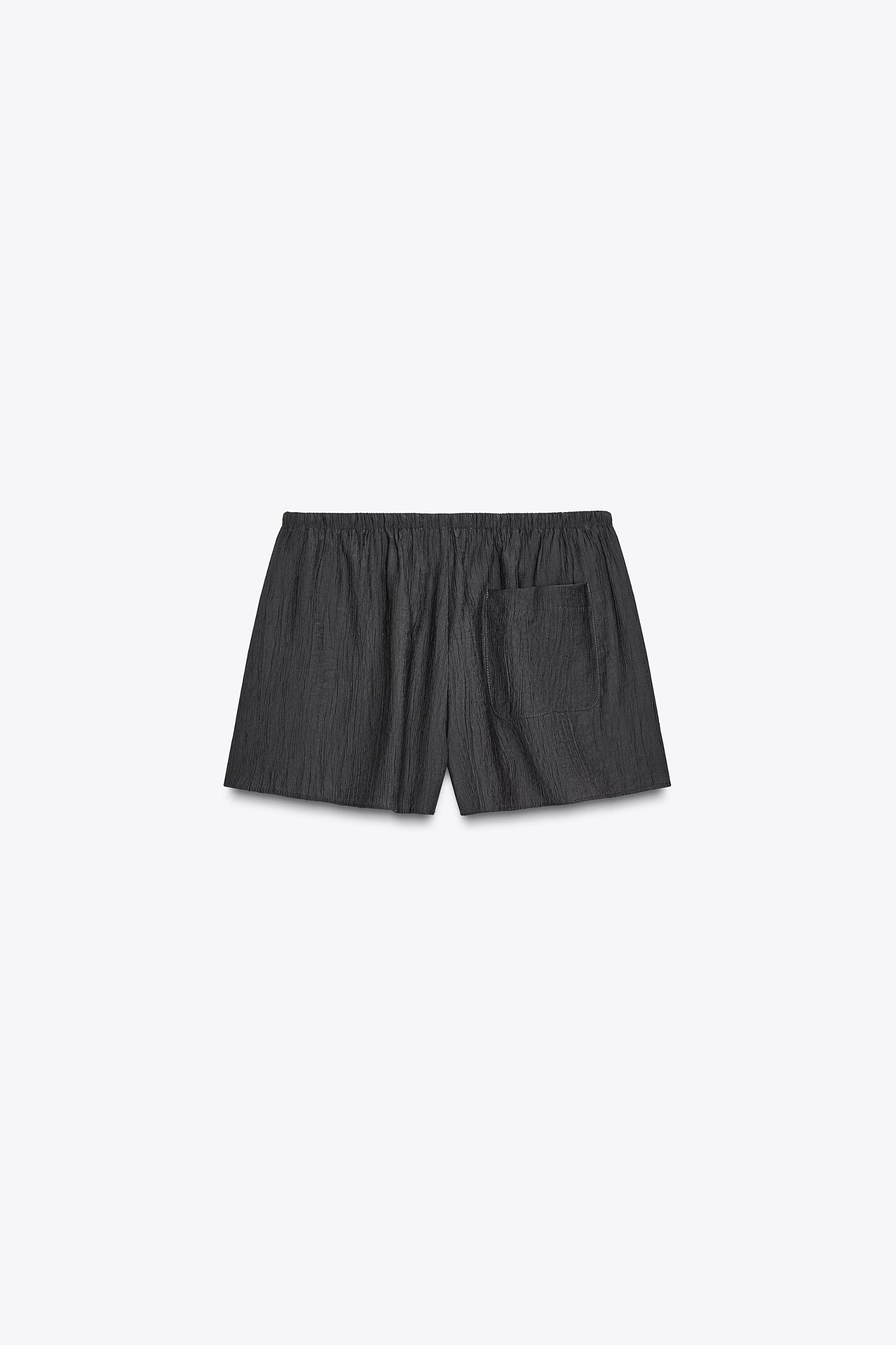 WRINKLE EFFECT SHORTS Product Image
