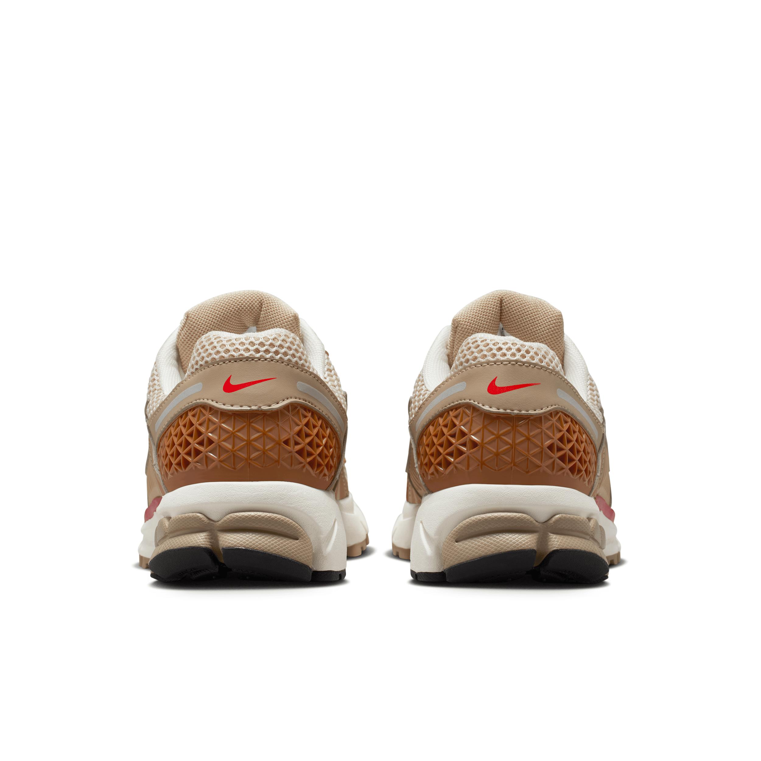 Nike Womens Zoom Vomero Shoes | HV0826-247 Product Image