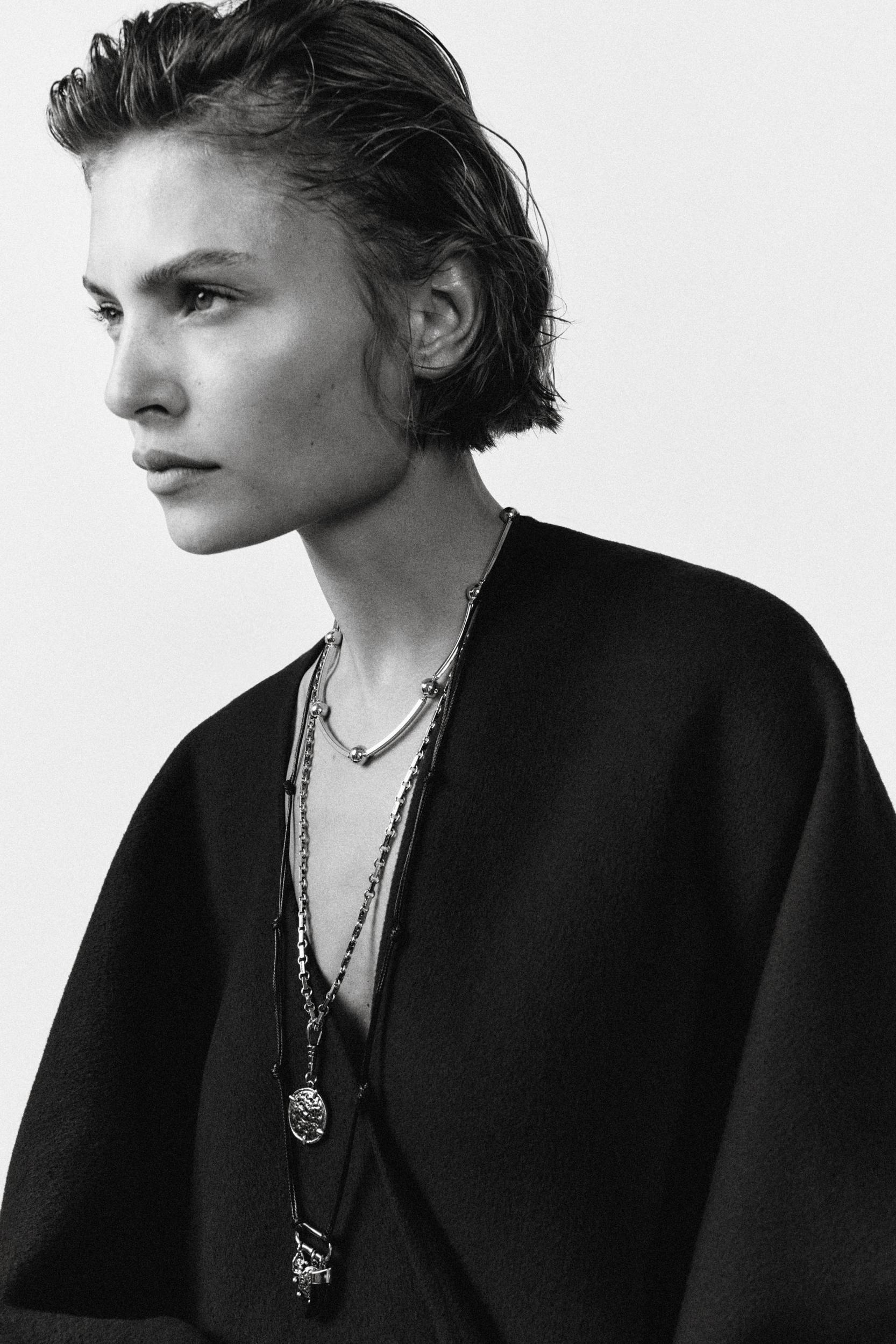 METAL PIECE NECKLACE Product Image