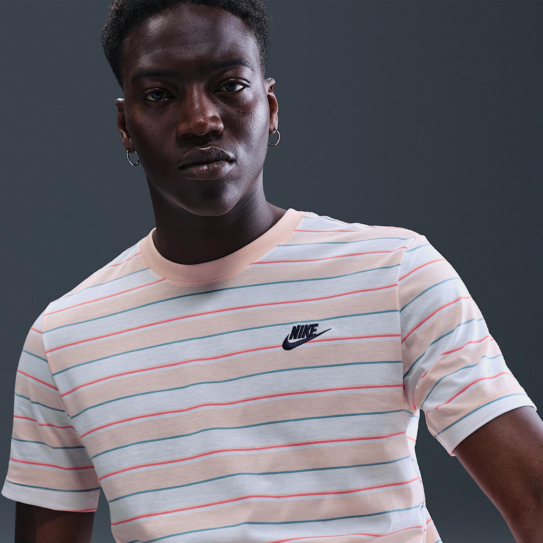Nike Club Men's T-Shirt Product Image