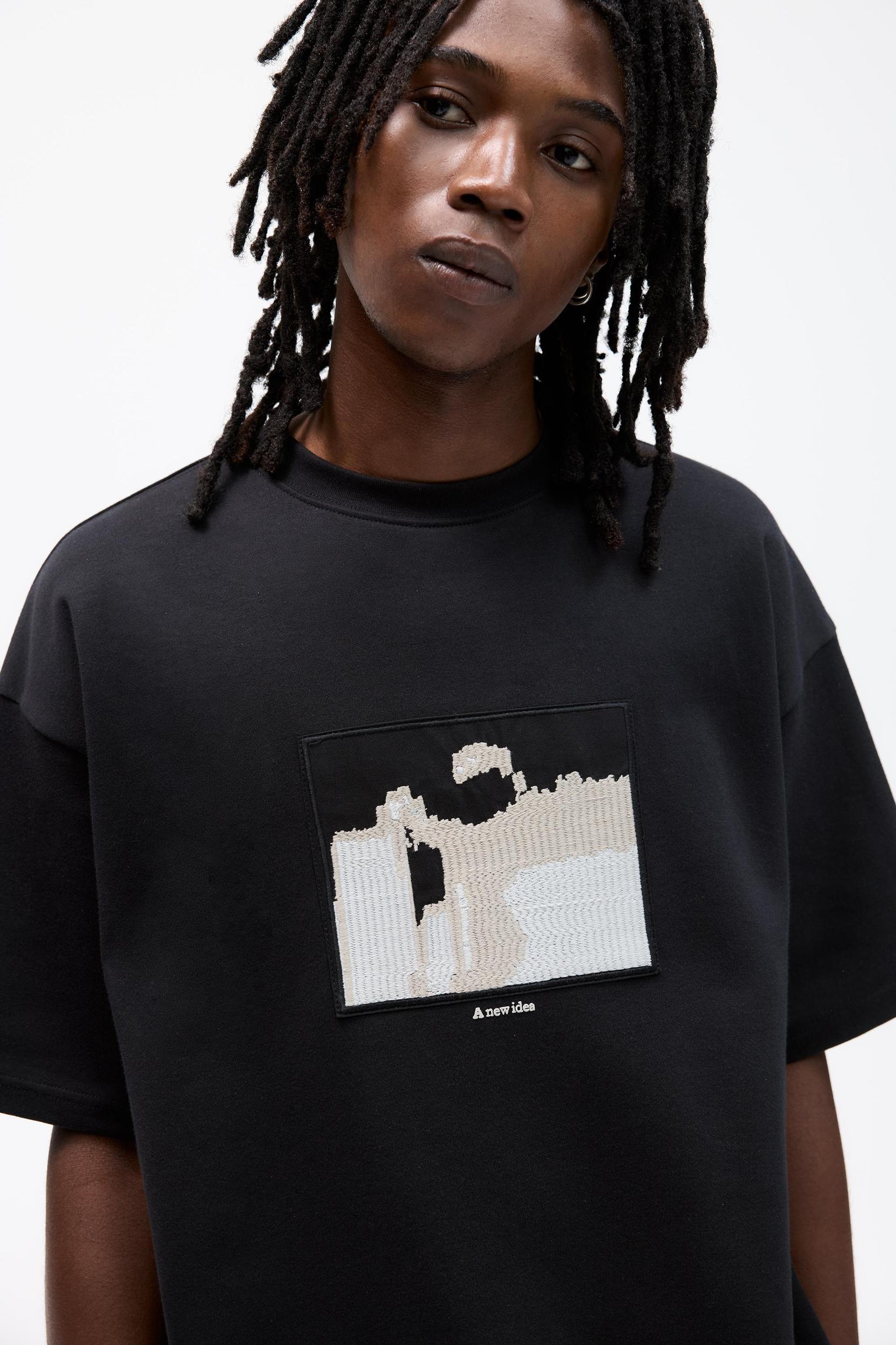 Embroidered short sleeve sweatshirt Product Image