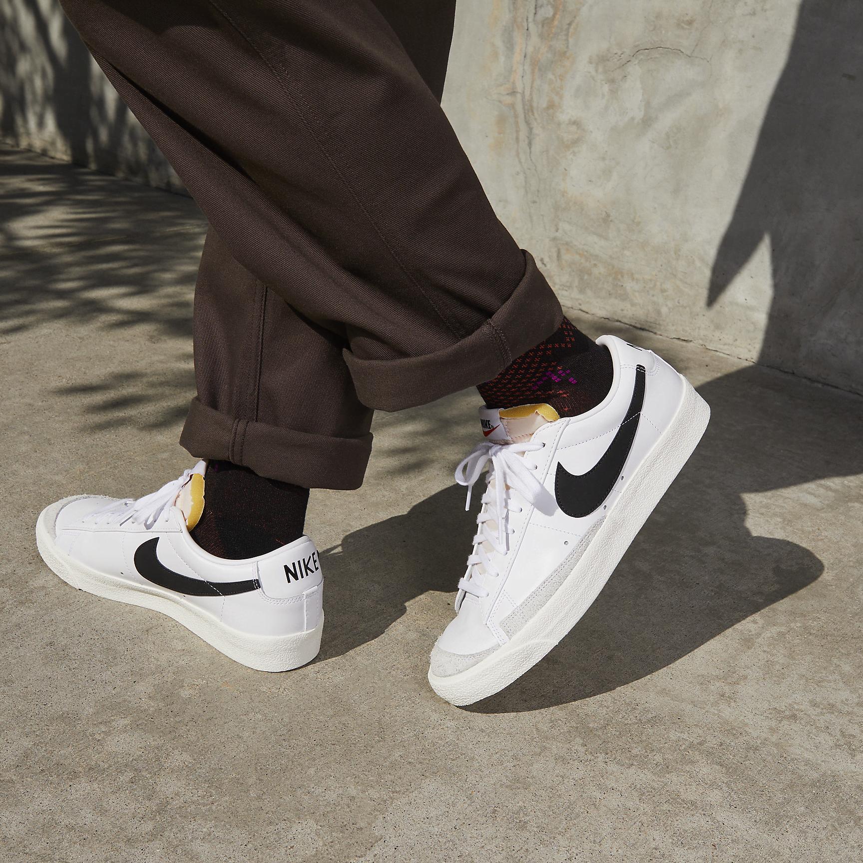 Nike Mens Blazer Low 77 Vintage Shoes | DA6364-101 Product Image