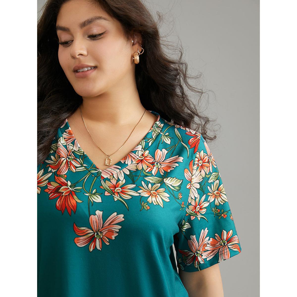 Plus Size Contrast Floral Print V Neck T-shirt Aegean Women Elegant Contrast Floral V-neck Dailywear T-shirts BloomChic 30/6X Product Image