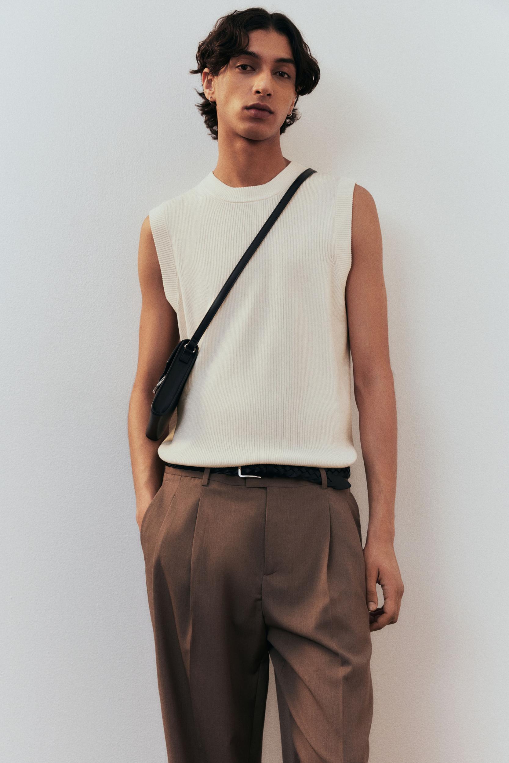 Regular-Fit Ribbed Sweater Vest Product Image