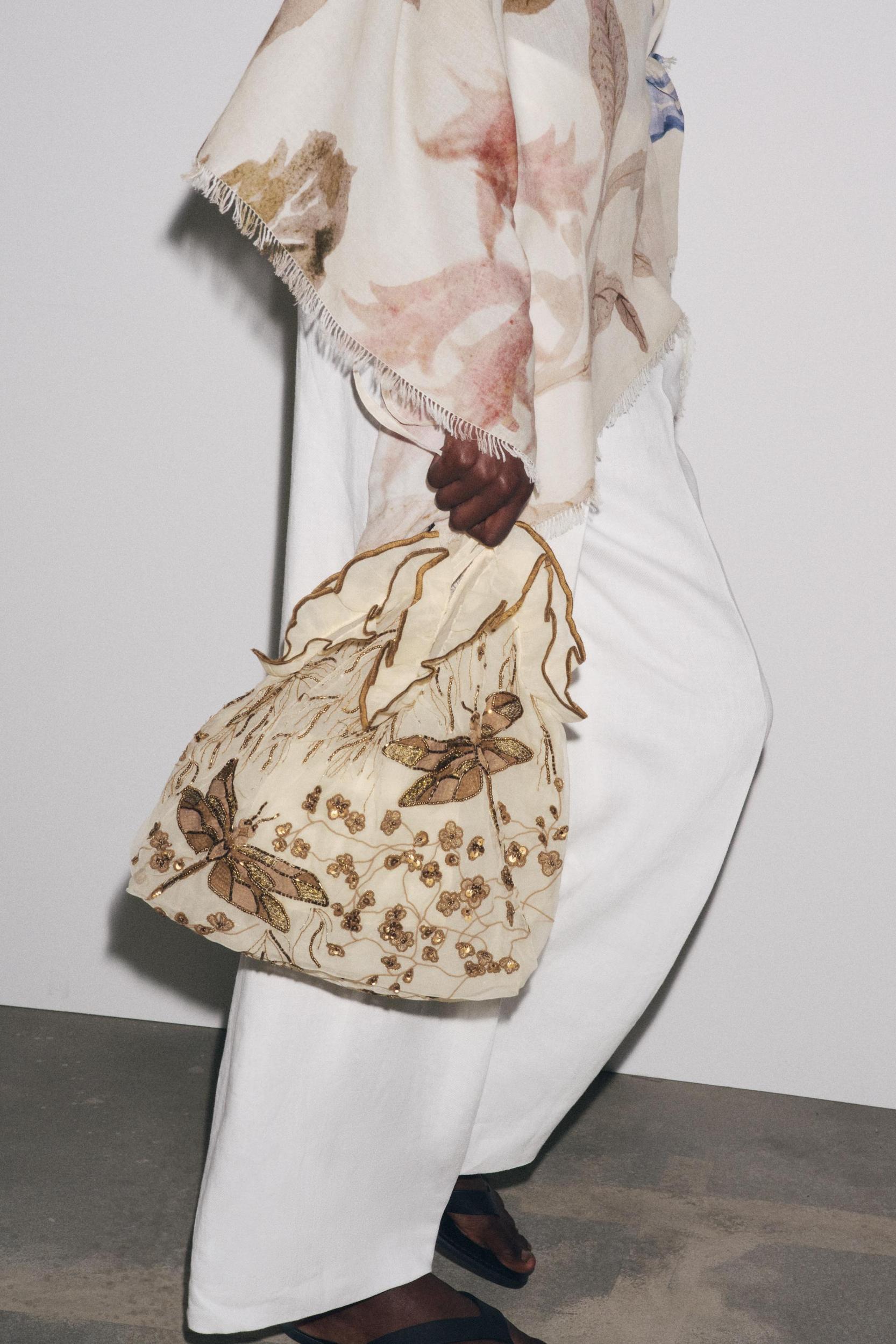 EMBROIDERED DETAIL SHOPPER Product Image