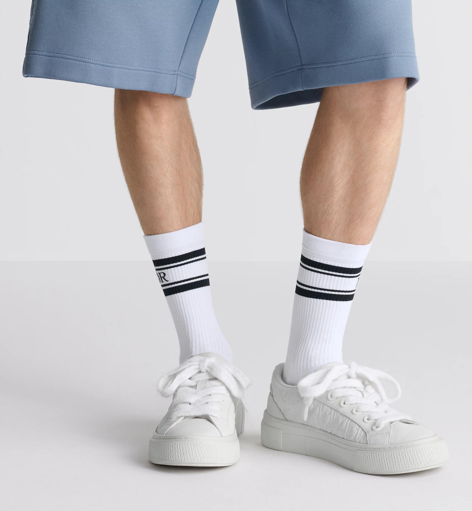 B33 Spin Sneaker Product Image