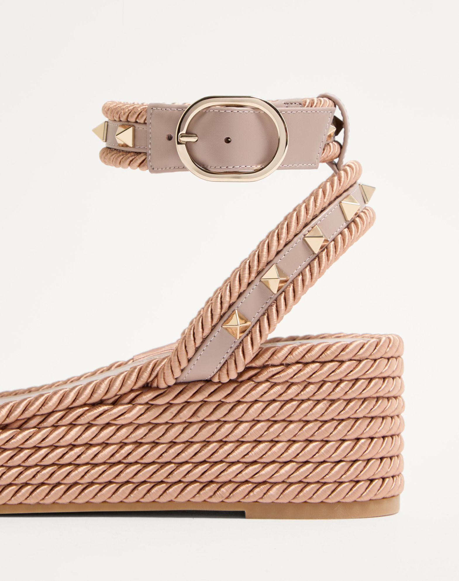 Rockstud Flatform Sandal In Calfskin 45Mm Product Image