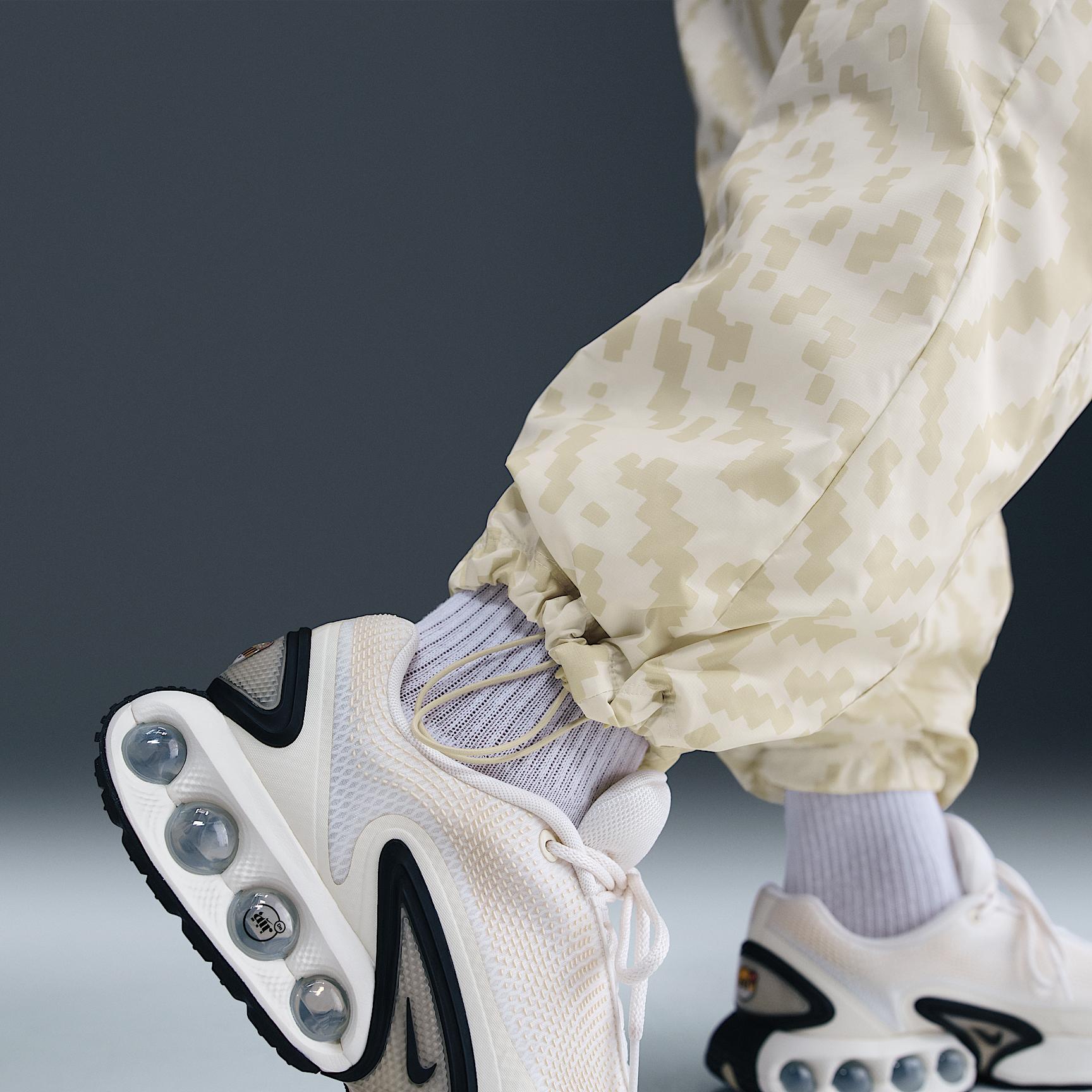 Nike Men's Air Woven Cargo Pants Product Image