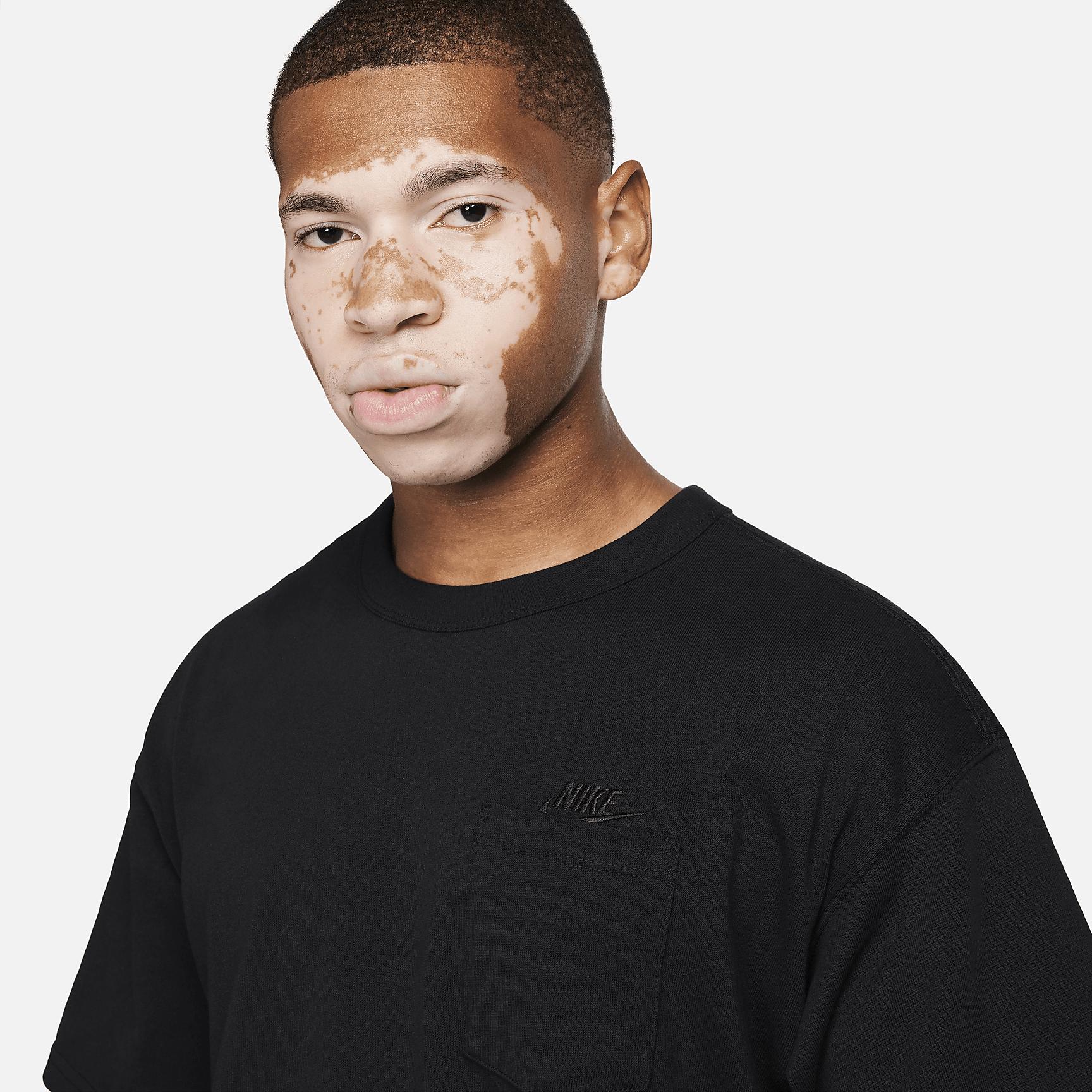 Nike Sportswear Premium Essentials Men's Pocket T-Shirt Product Image