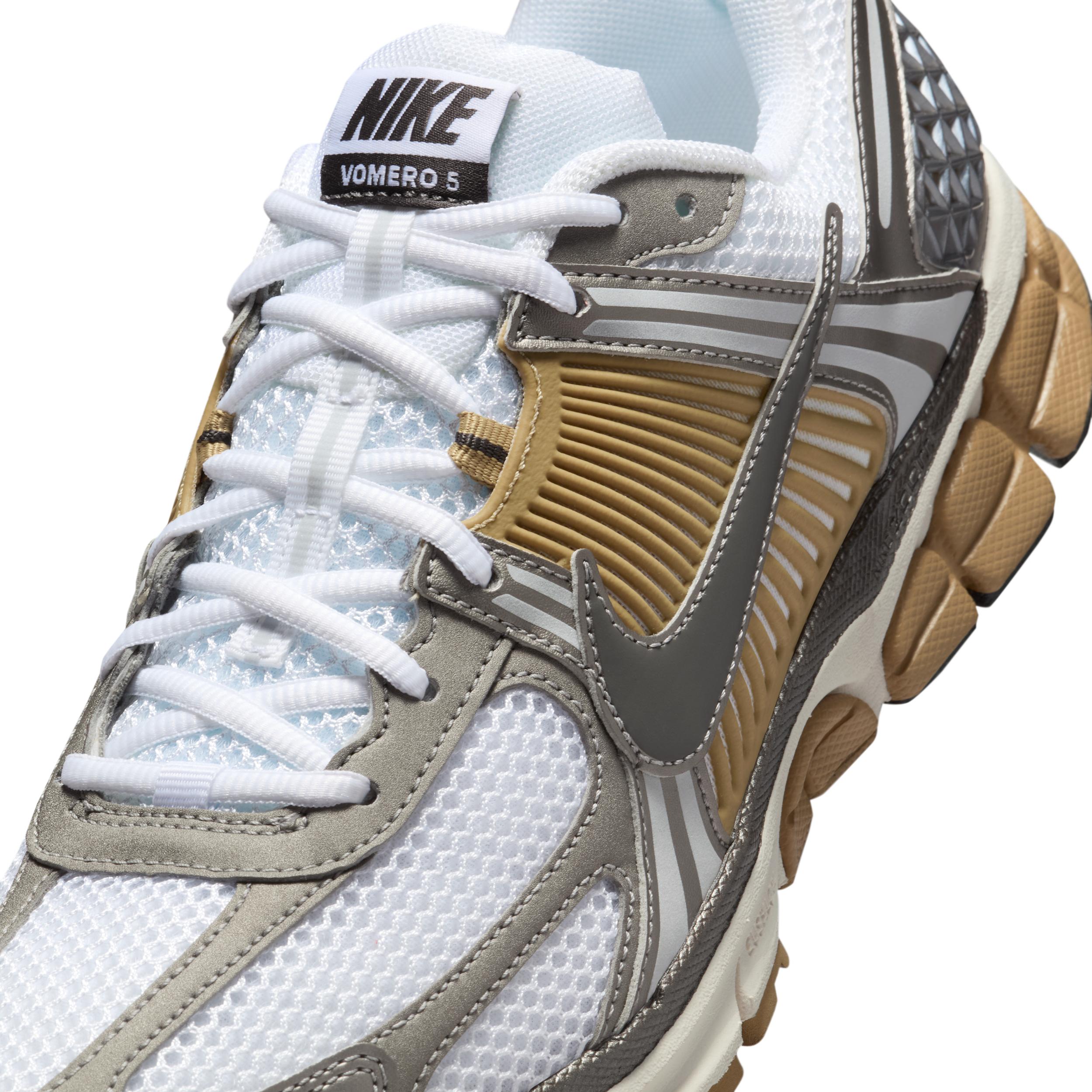 Nike Men's Zoom Vomero 5 Shoes Product Image