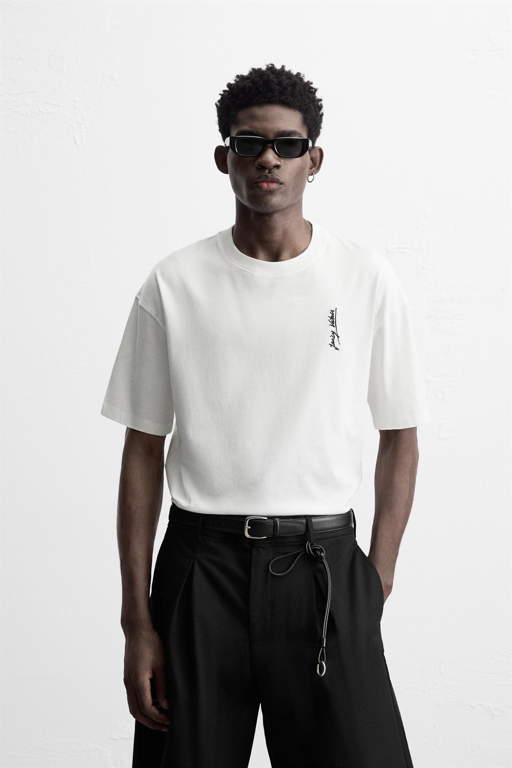 MUSICAL NOTE EMBROIDERED T-SHIRT Product Image