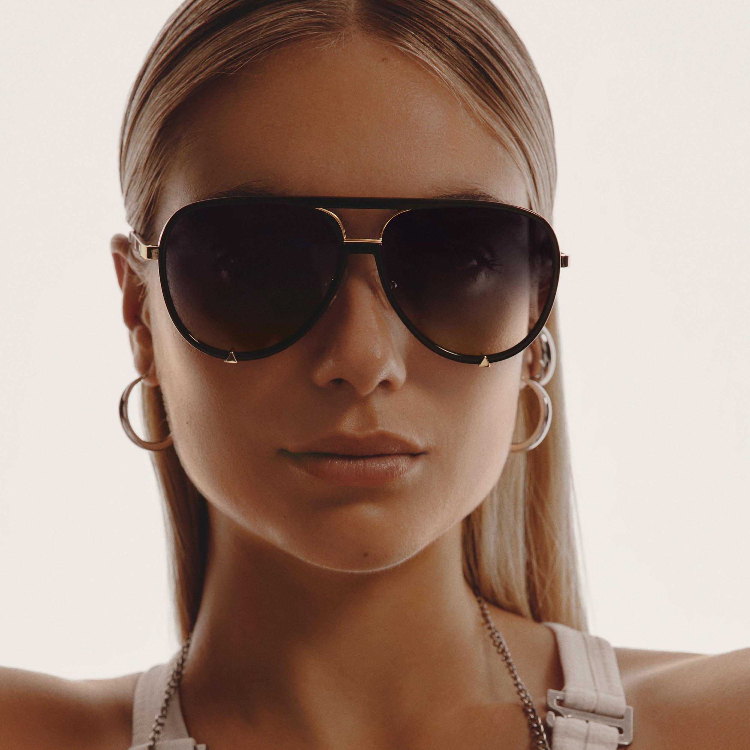 HIGH PROFILE Female Product Image