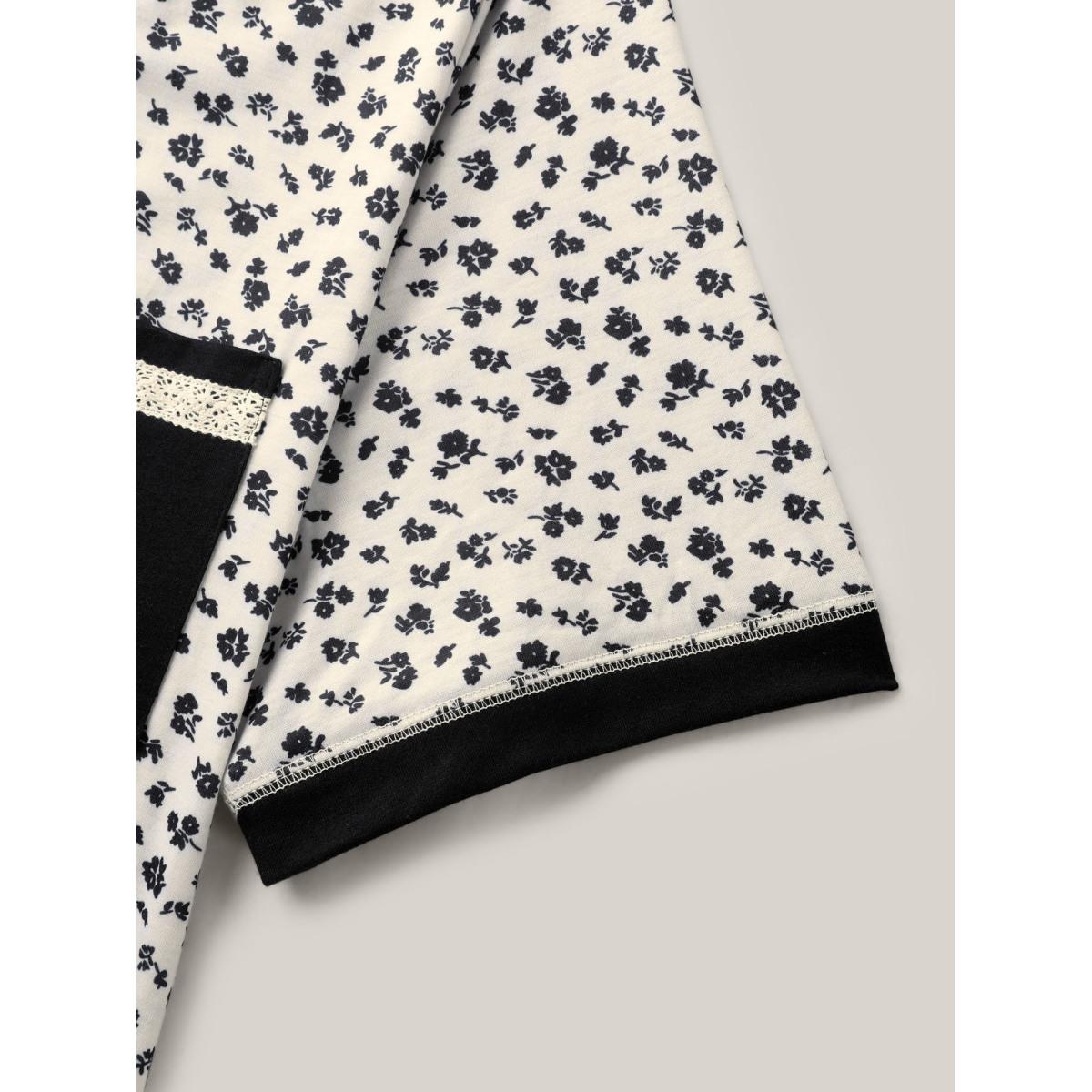 Plus Size Stretchy Delicate Floral Print Contrast T-Shirt BlackFlower Women Woven ribbon&lace trim Natural Flowers V-neck Everyday-Casual T-shirts BloomChic 18-20/2X Product Image