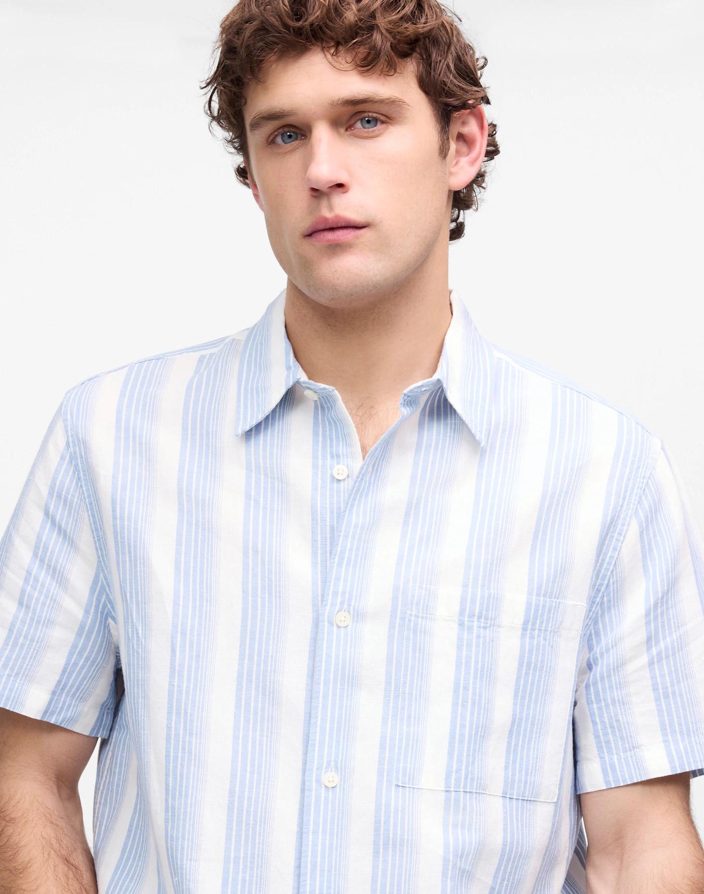 Button-Up Short-Sleeve Shirt in Cotton-Linen Blend Product Image