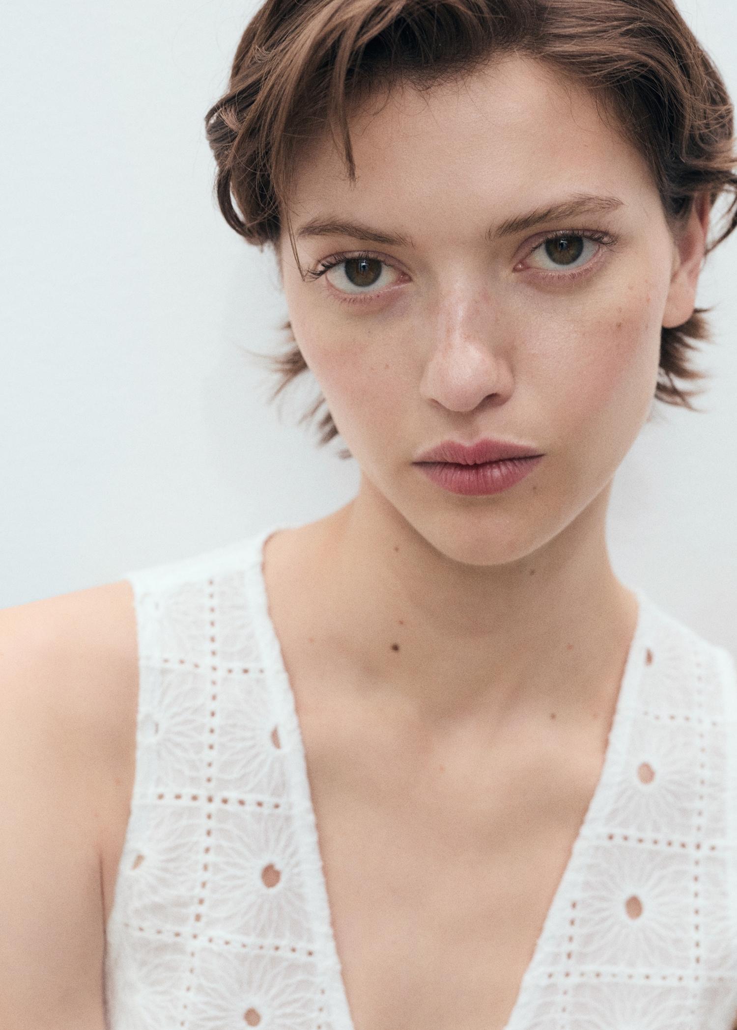 Embroidered cotton vest with bows - Women | MANGO USA Product Image