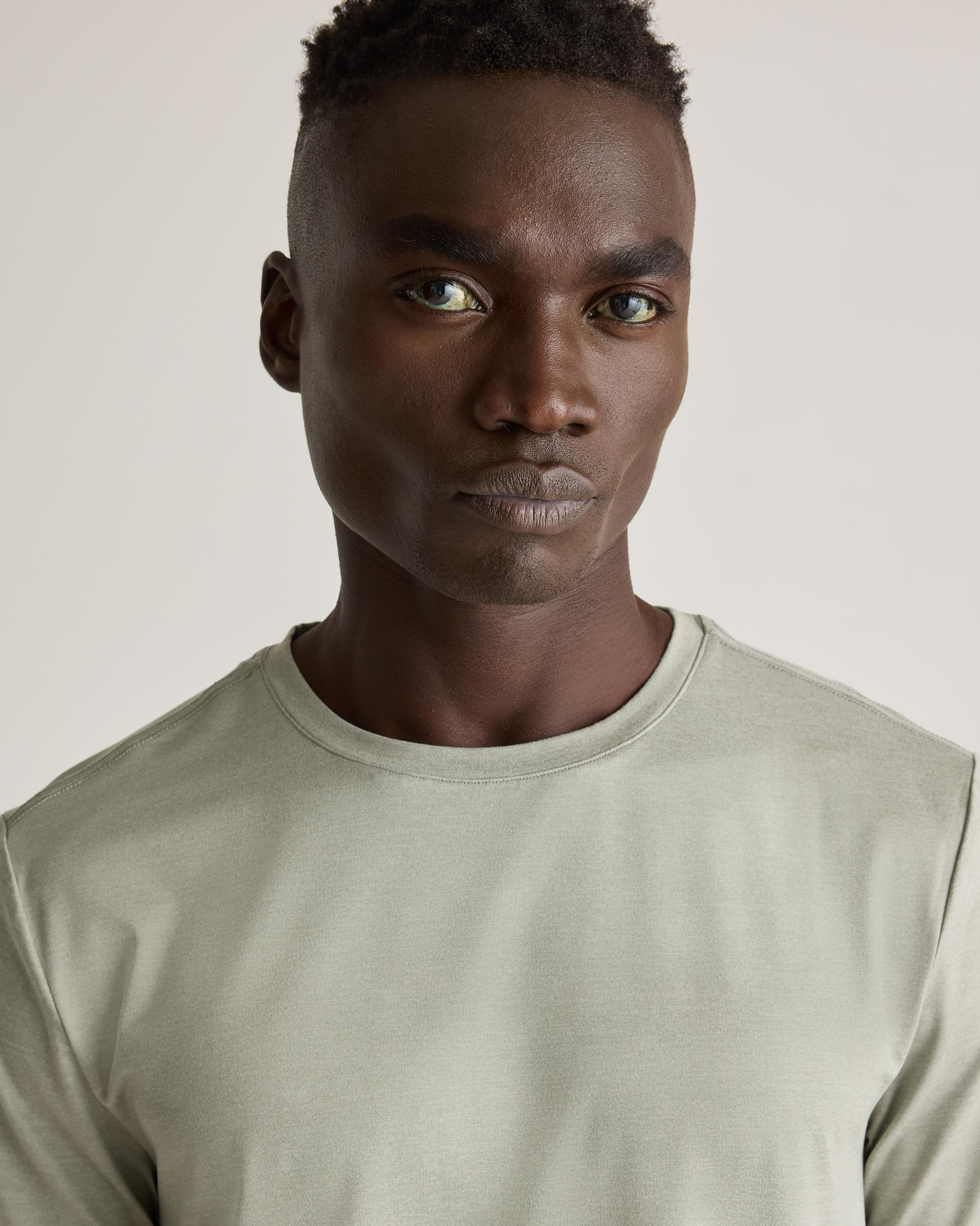 Quince | Men's Lightweight Down Packable Puffer Vest Recycled Polyester Product Image