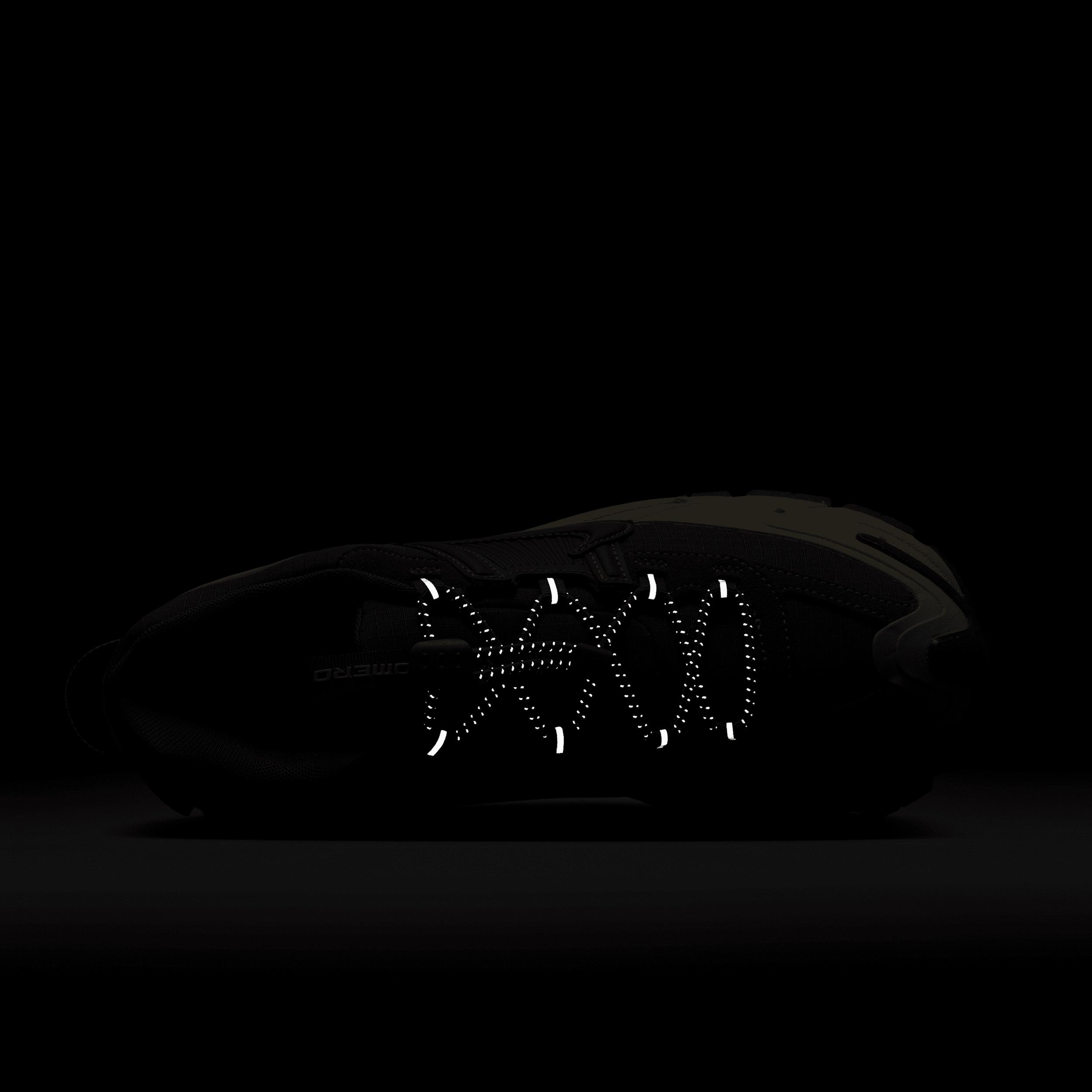 Womens Nike Zoom Vomero Roam Casual Shoes Product Image