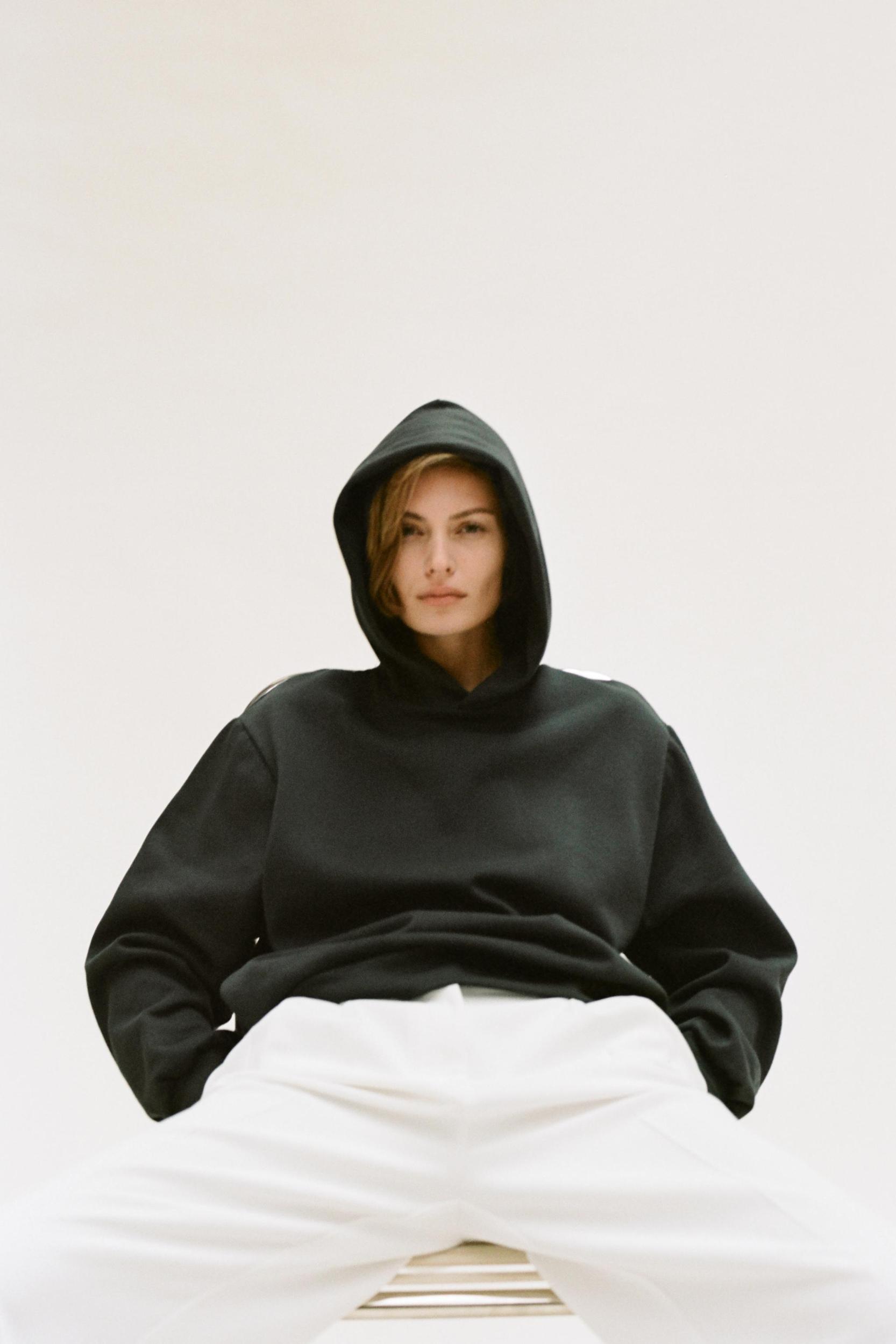 POCKETED HOODIE SWEATSHIRT Product Image